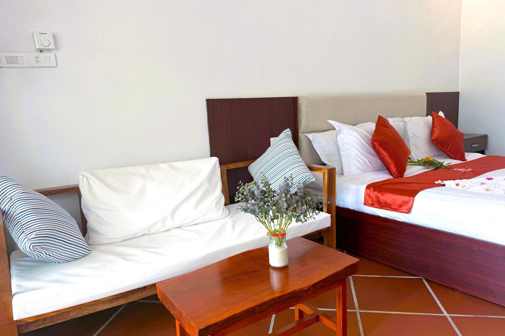 King Room Partial Sea View