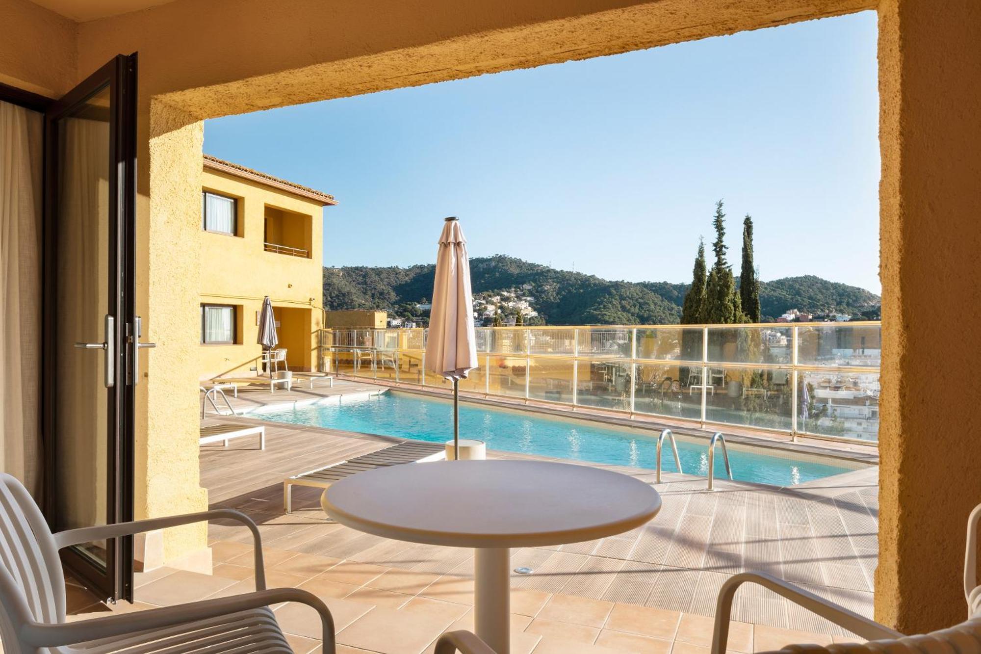 One-Bedroom Apartment Pool View,1760017069:JPEG