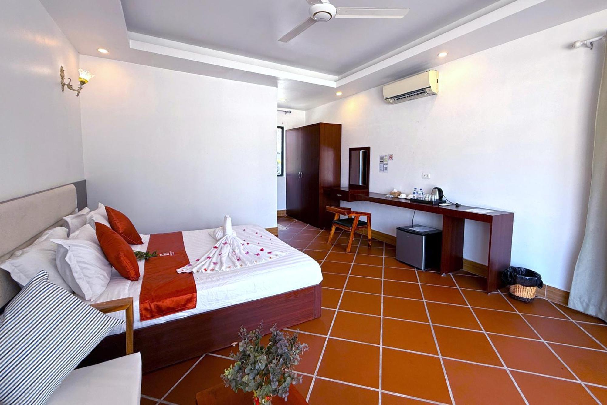 King Room Partial Sea View