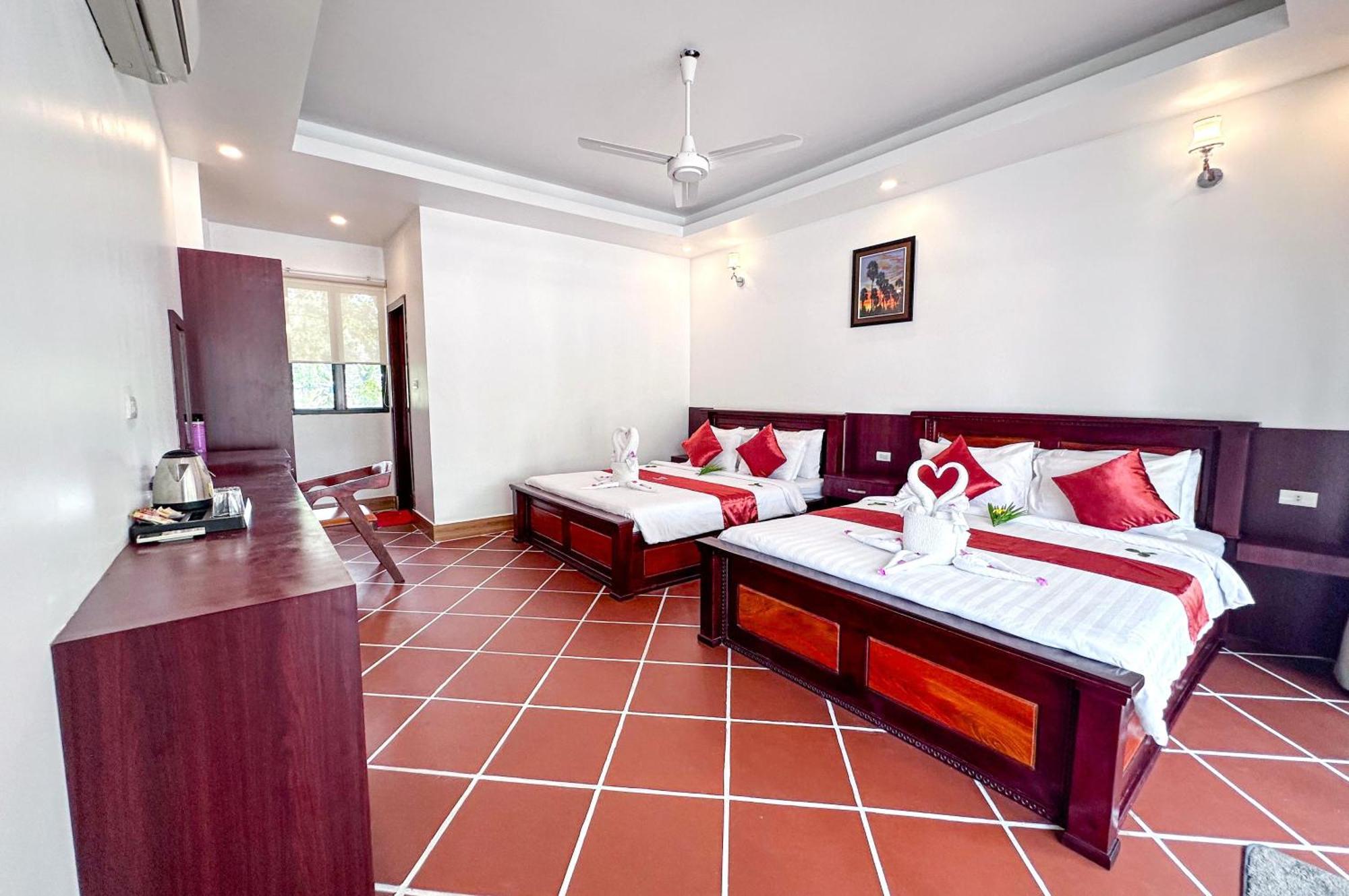 Queen Room Partial Sea View