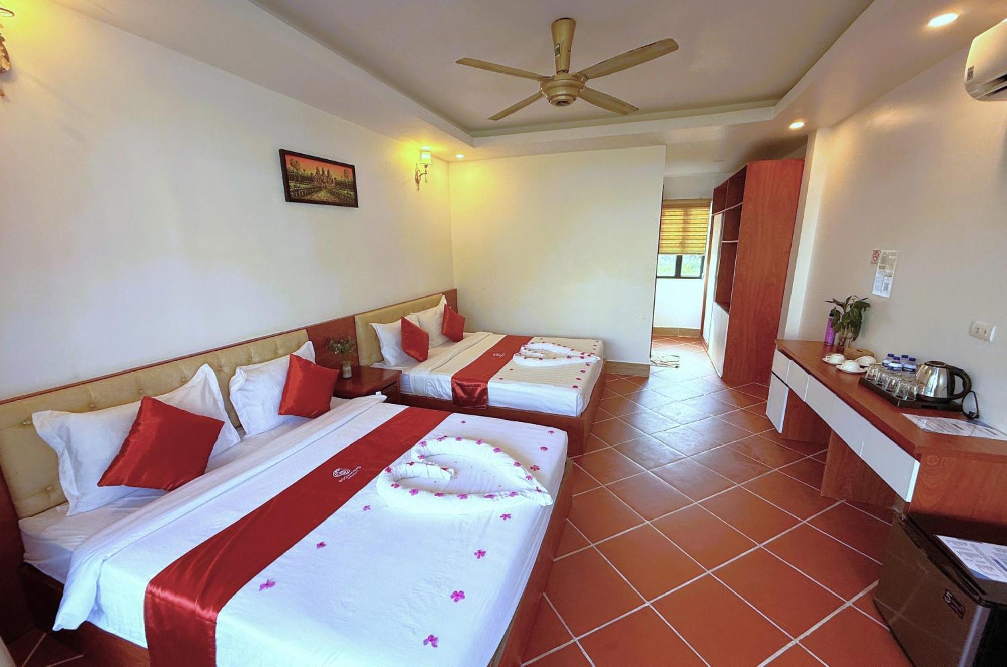Queen Room Garden View