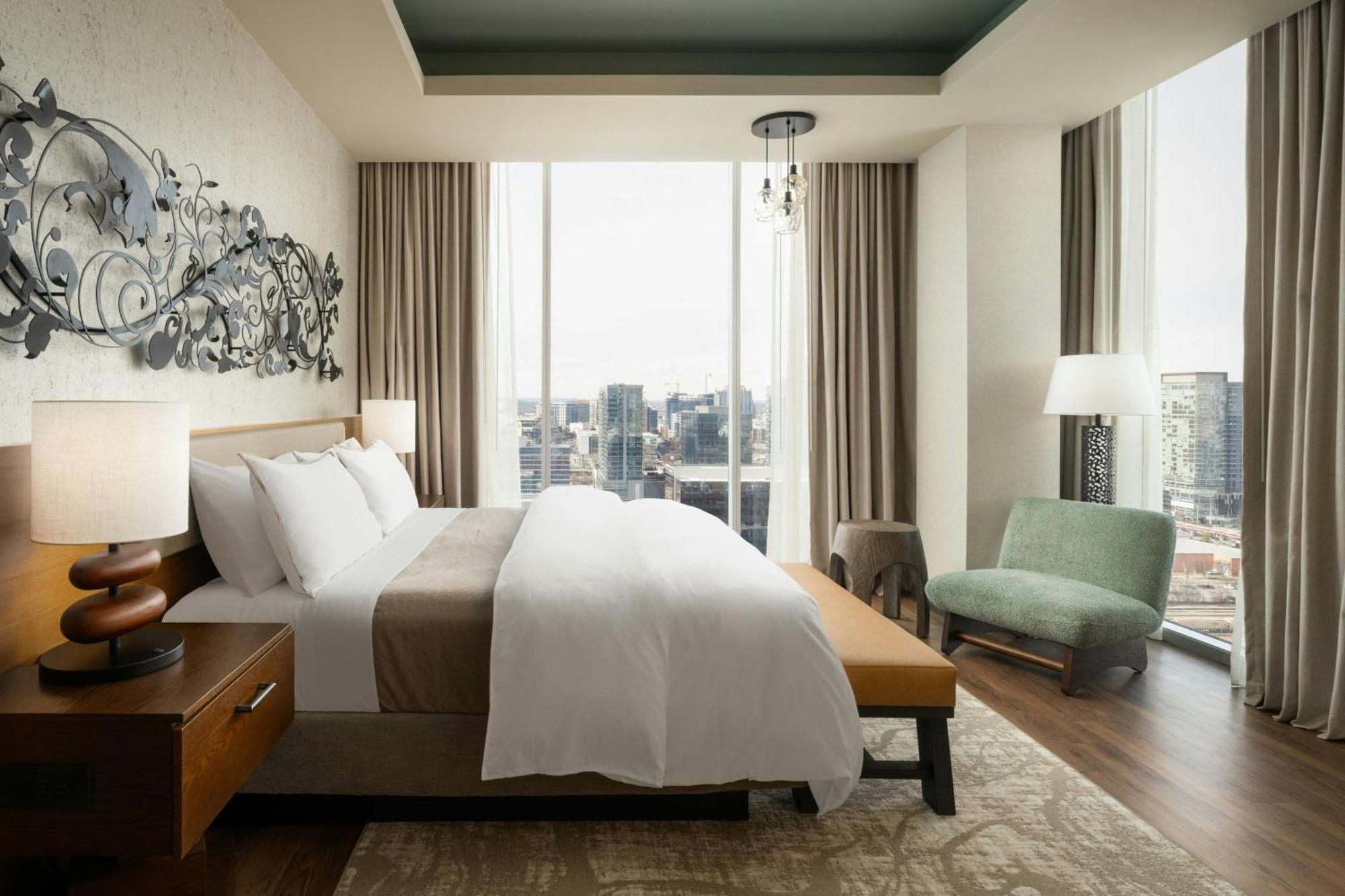 Executive Suite 1 King High Floor