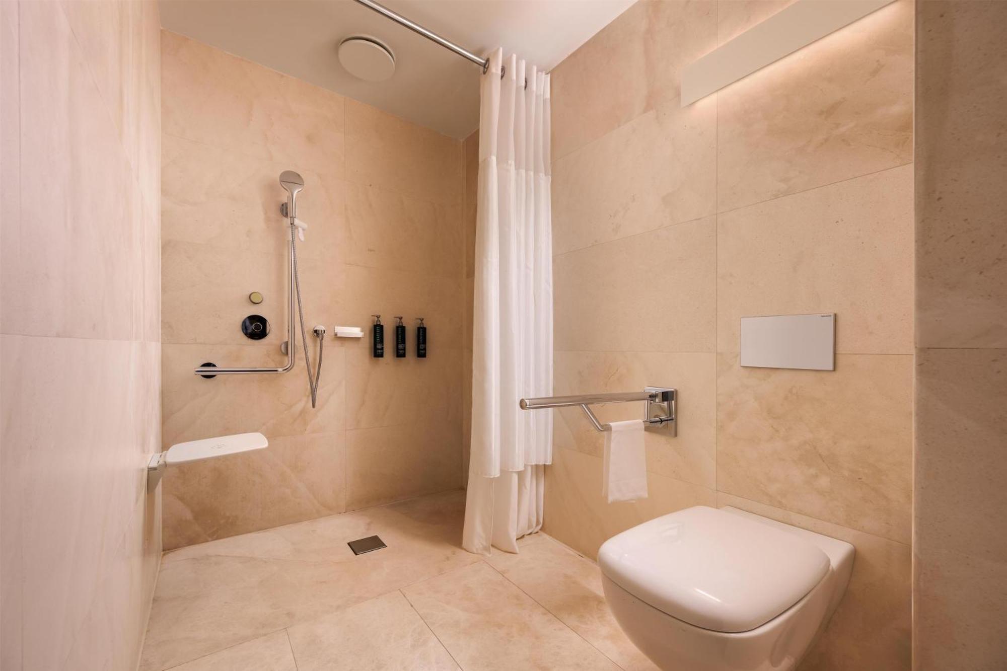 King Room Mobility Access