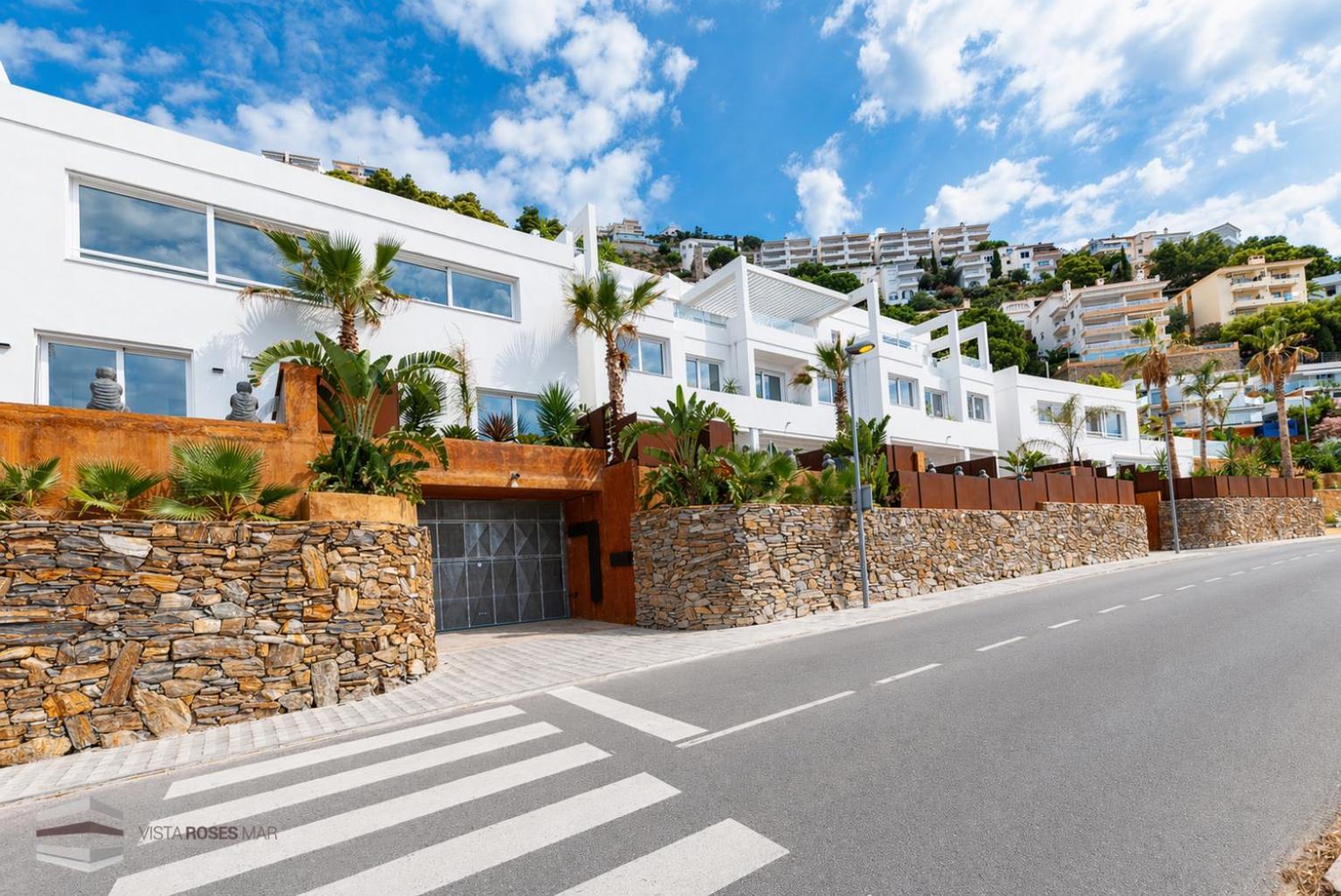 Three-Bedroom Villa sea view