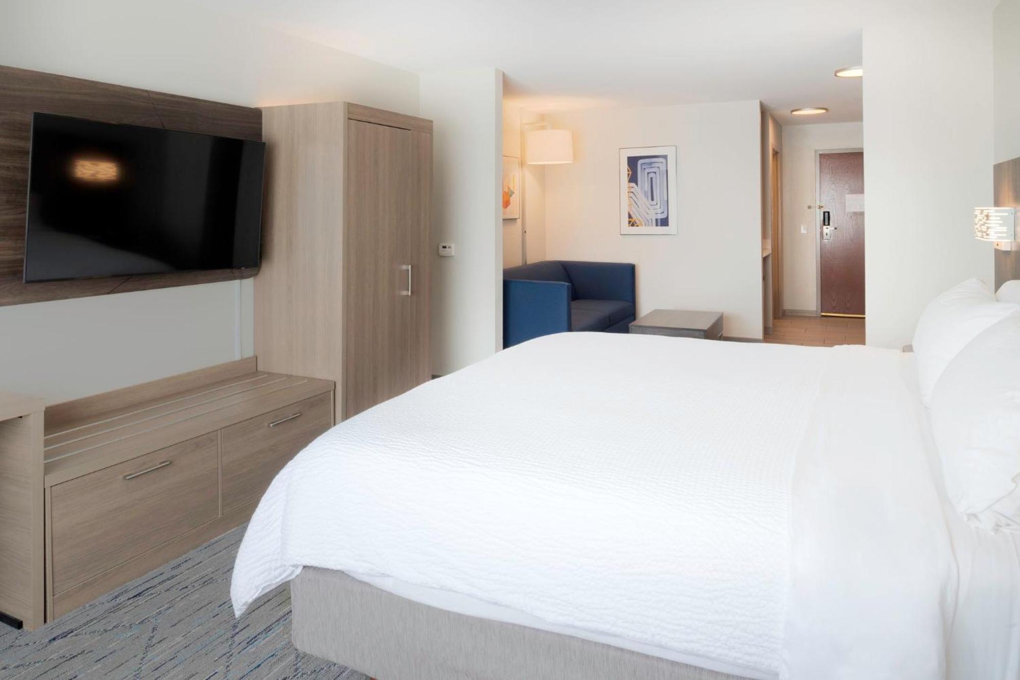 King Suite with Sofa Bed,1766134827:JPEG