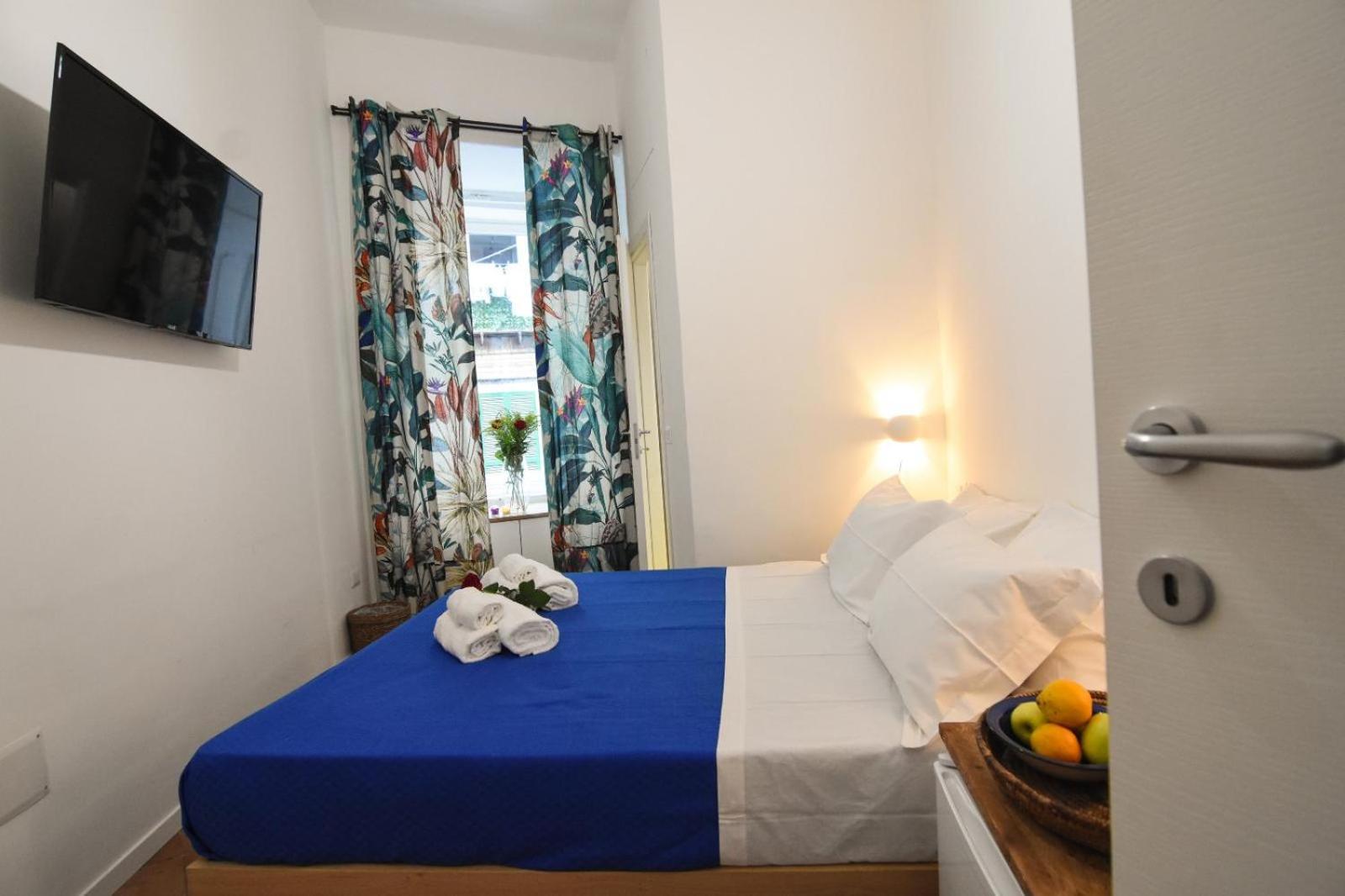 Deluxe Double Room Shower