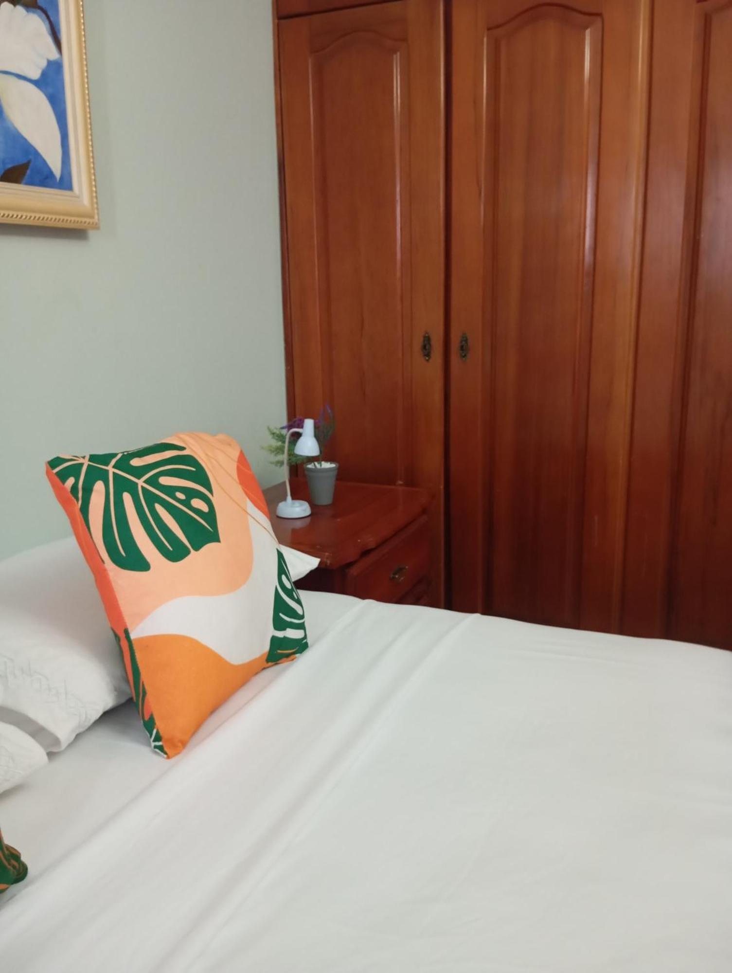Quarto Triplo com Banheiro Privativo