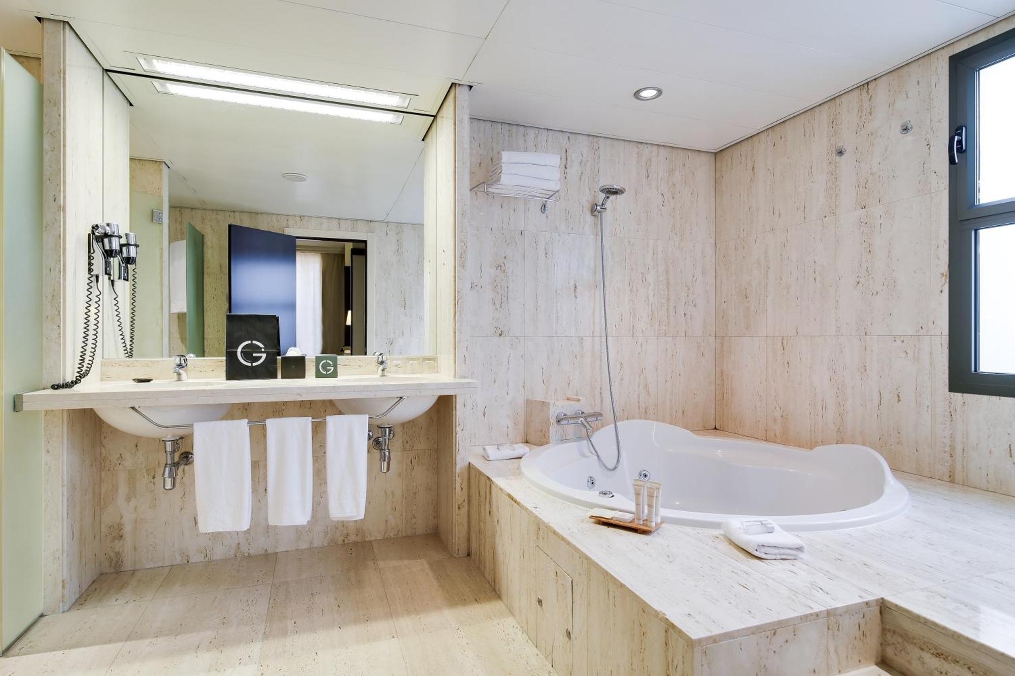 Suite with City View