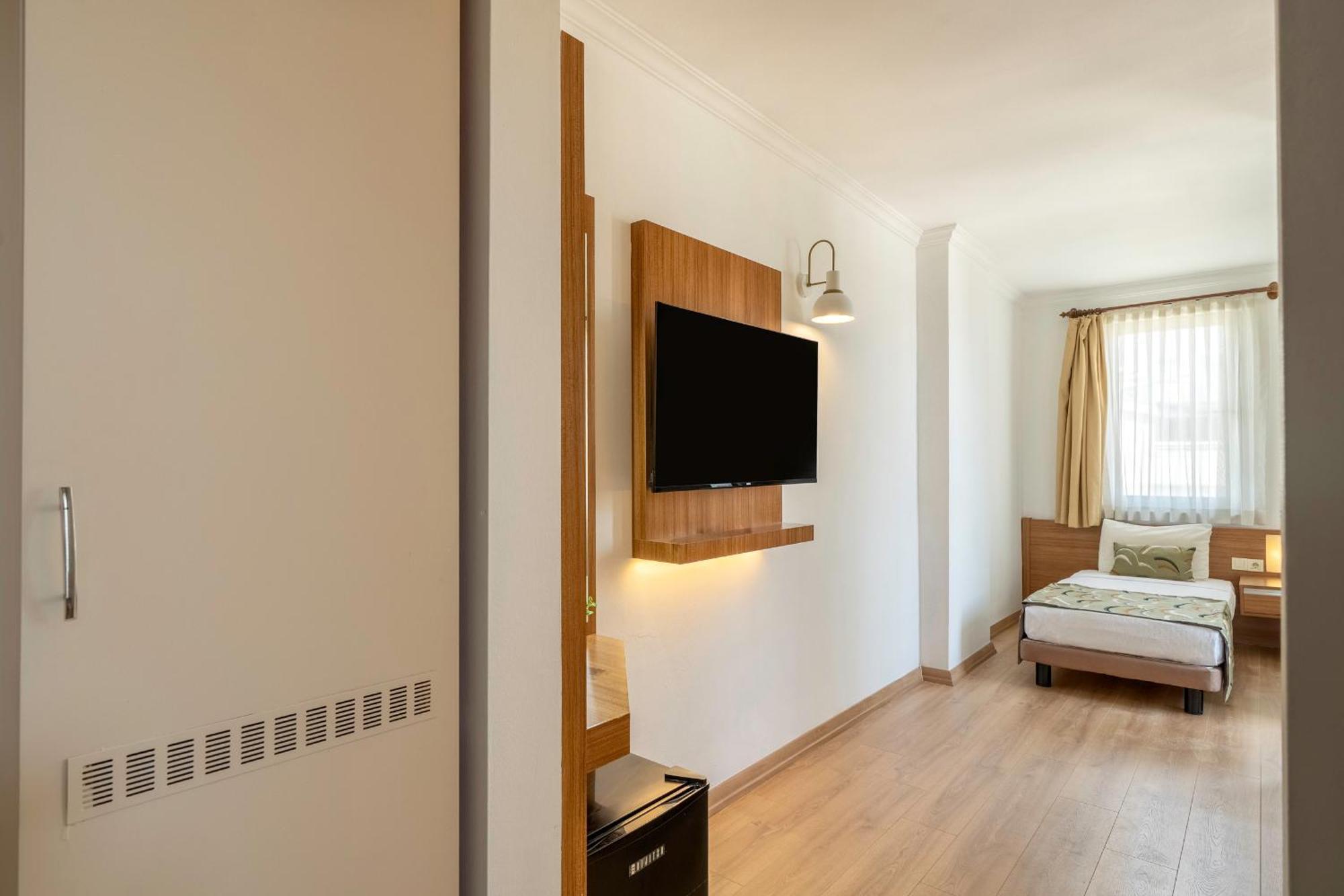 Triple Room,1769503378:JPEG