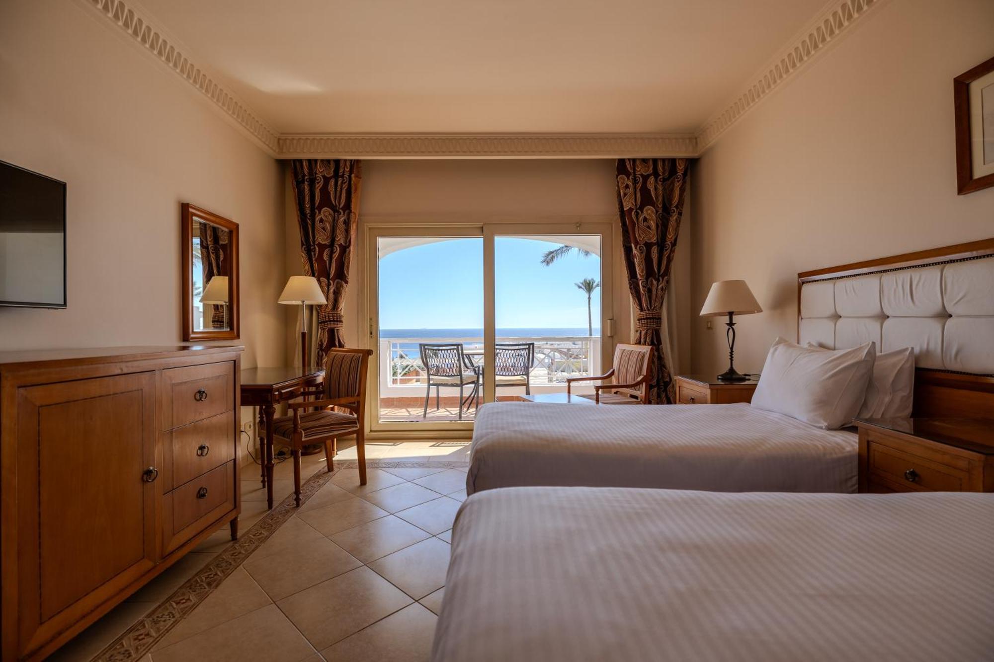 Standaard Tweepersoonskamer met 2 Aparte Bedden, Balkon en Uitzicht op Zee