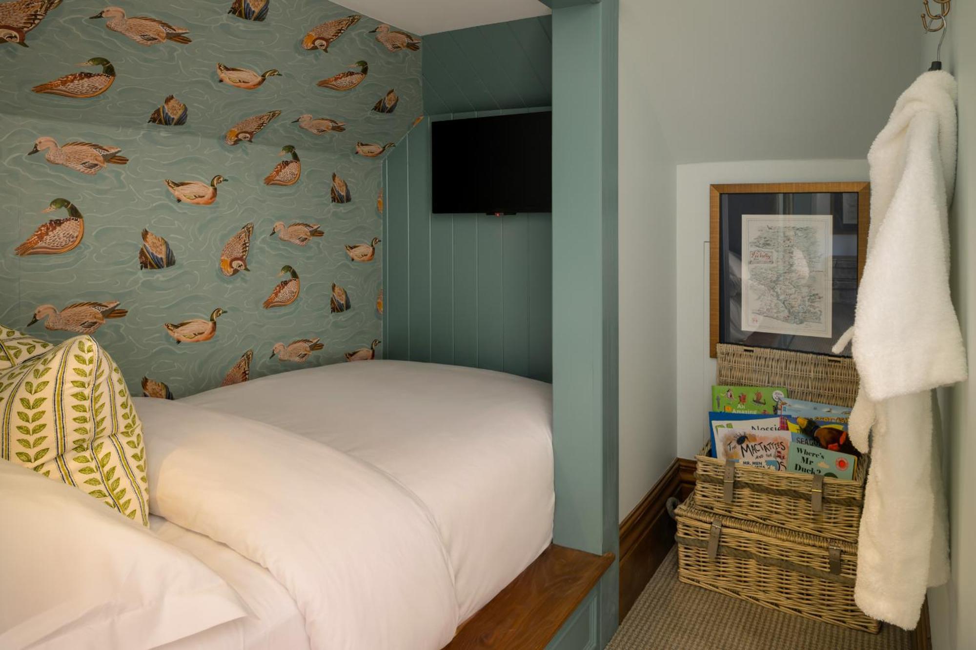 Deluxe Family Suite