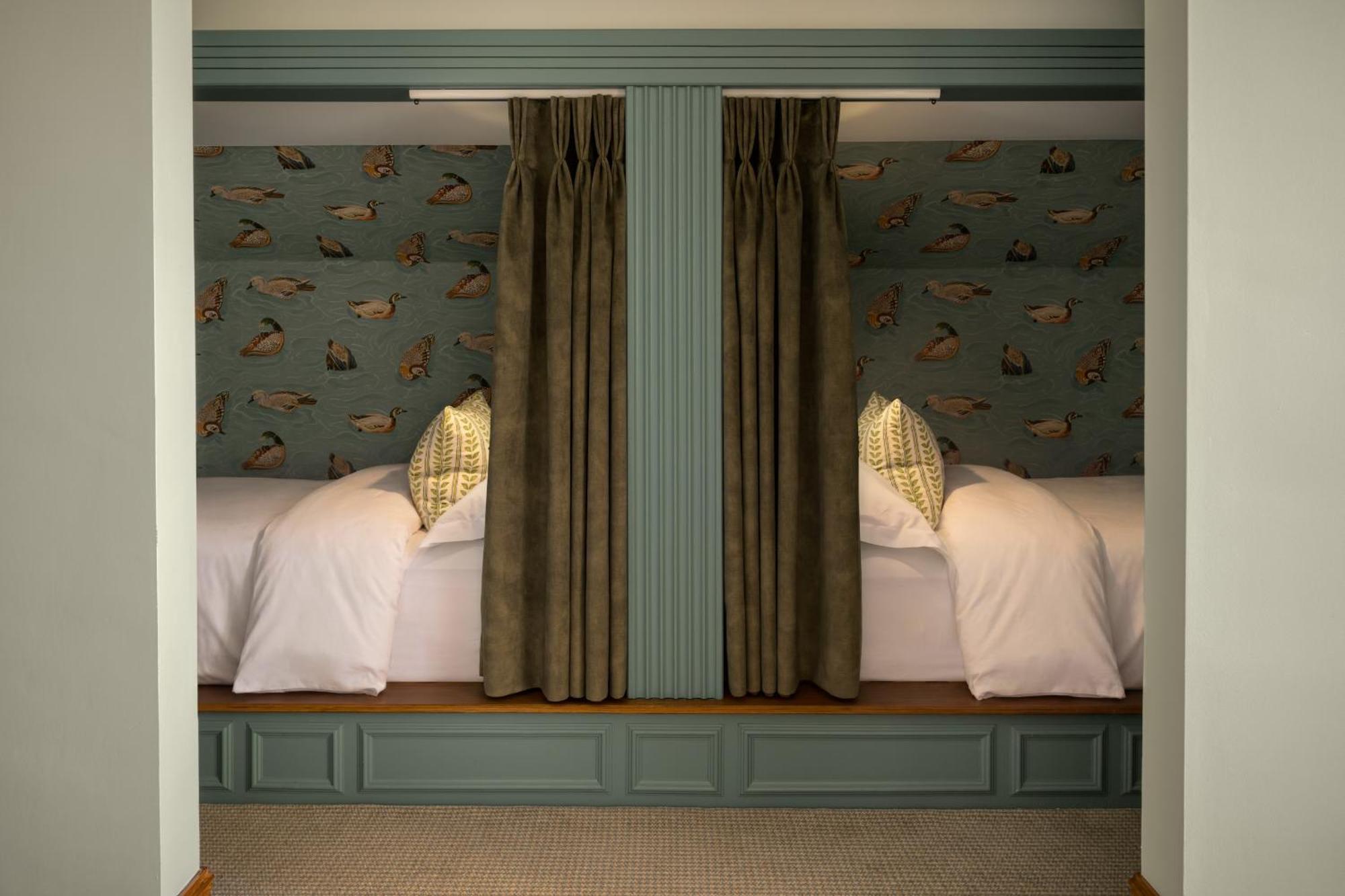 Deluxe Family Suite