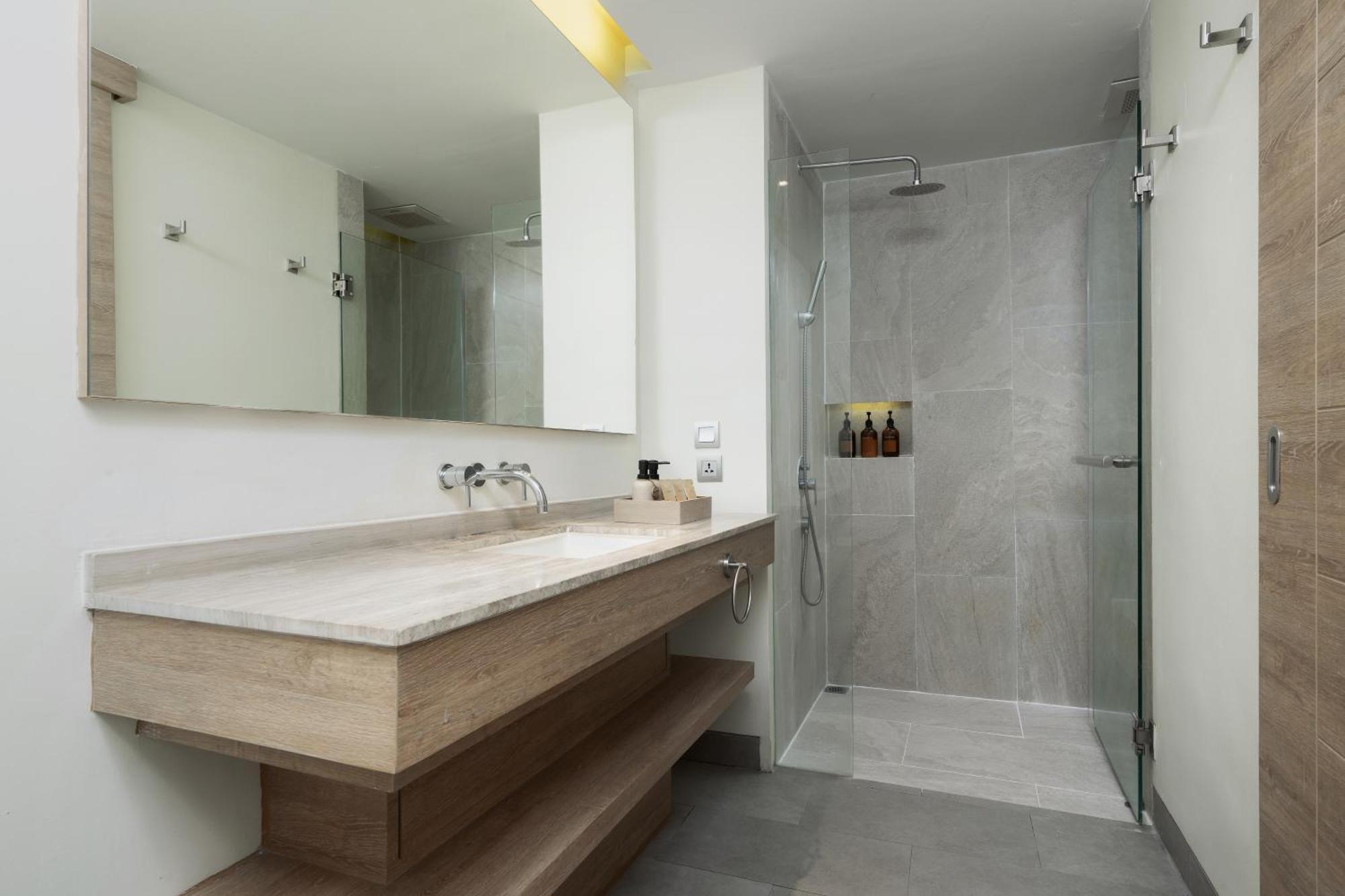 One-Bedroom Suite with Pool Access