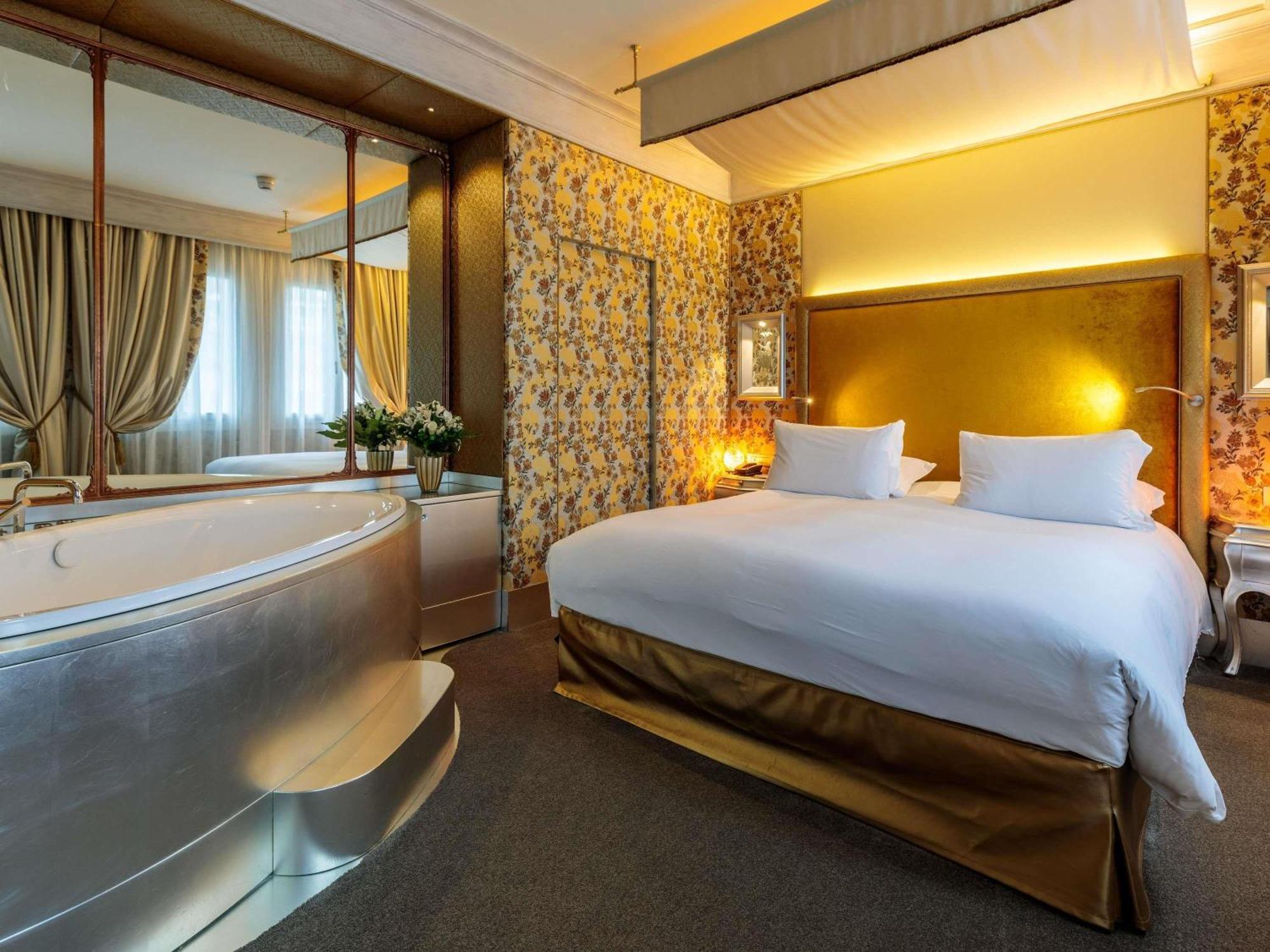 Deluxe Suite Canal View