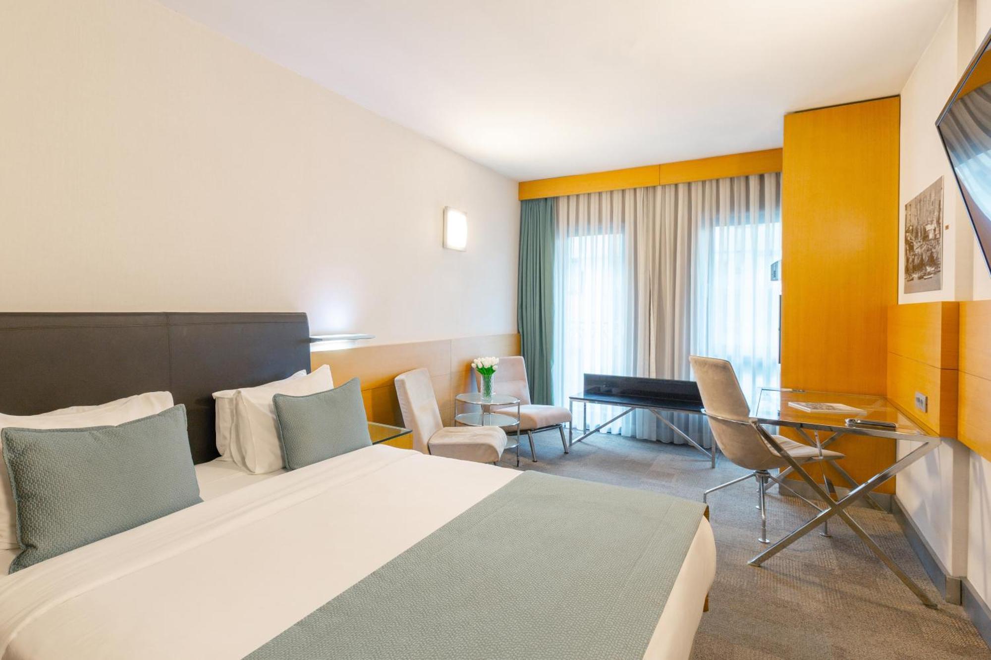 Executive Room Lounge Access