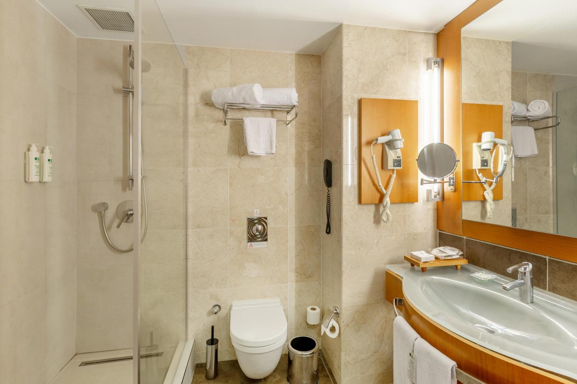 Executive Room Lounge Access