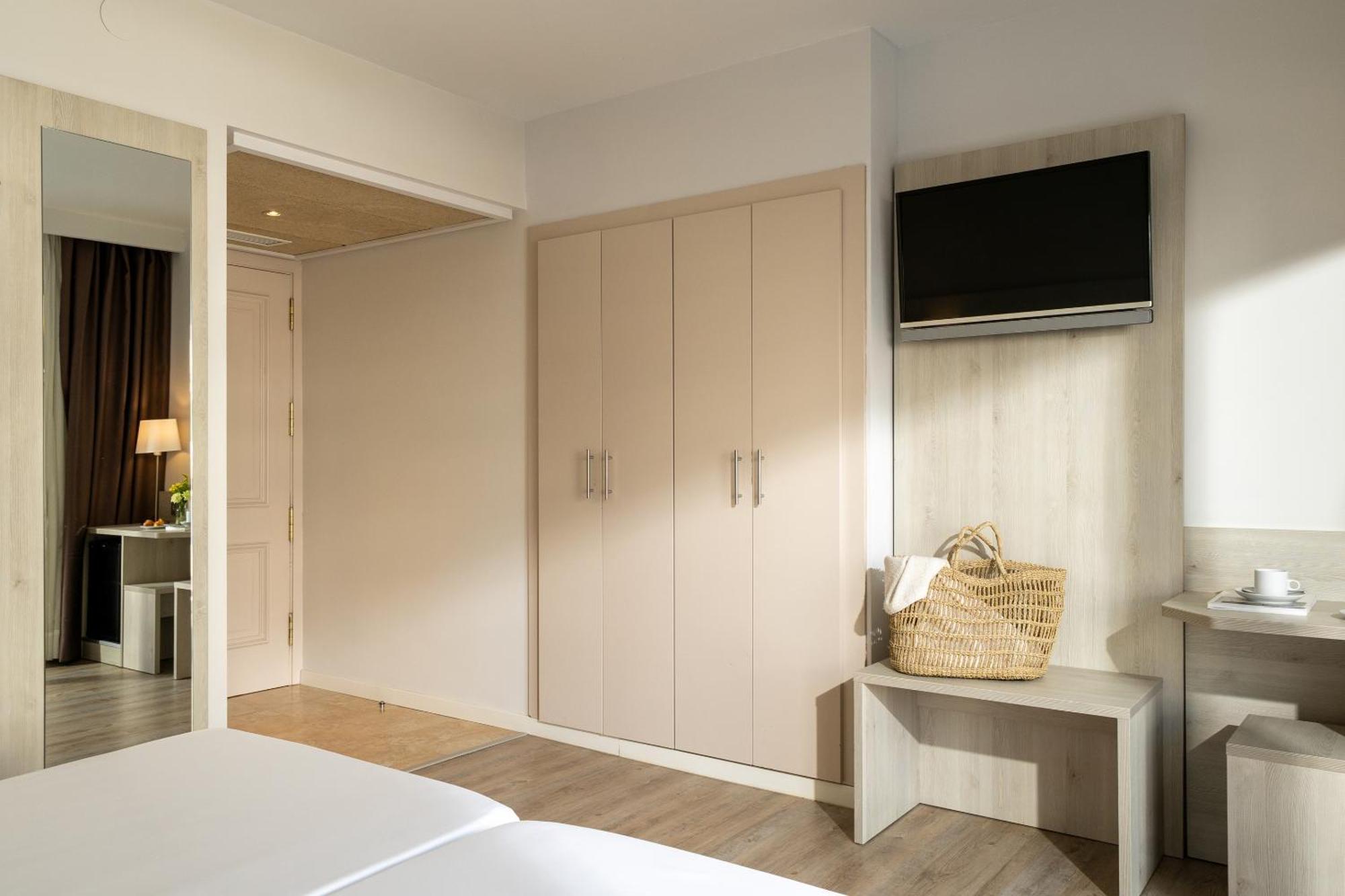Double or Twin Room Pool View