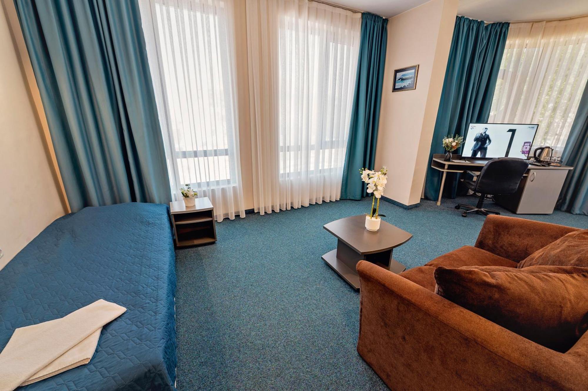 Deluxe Studio
