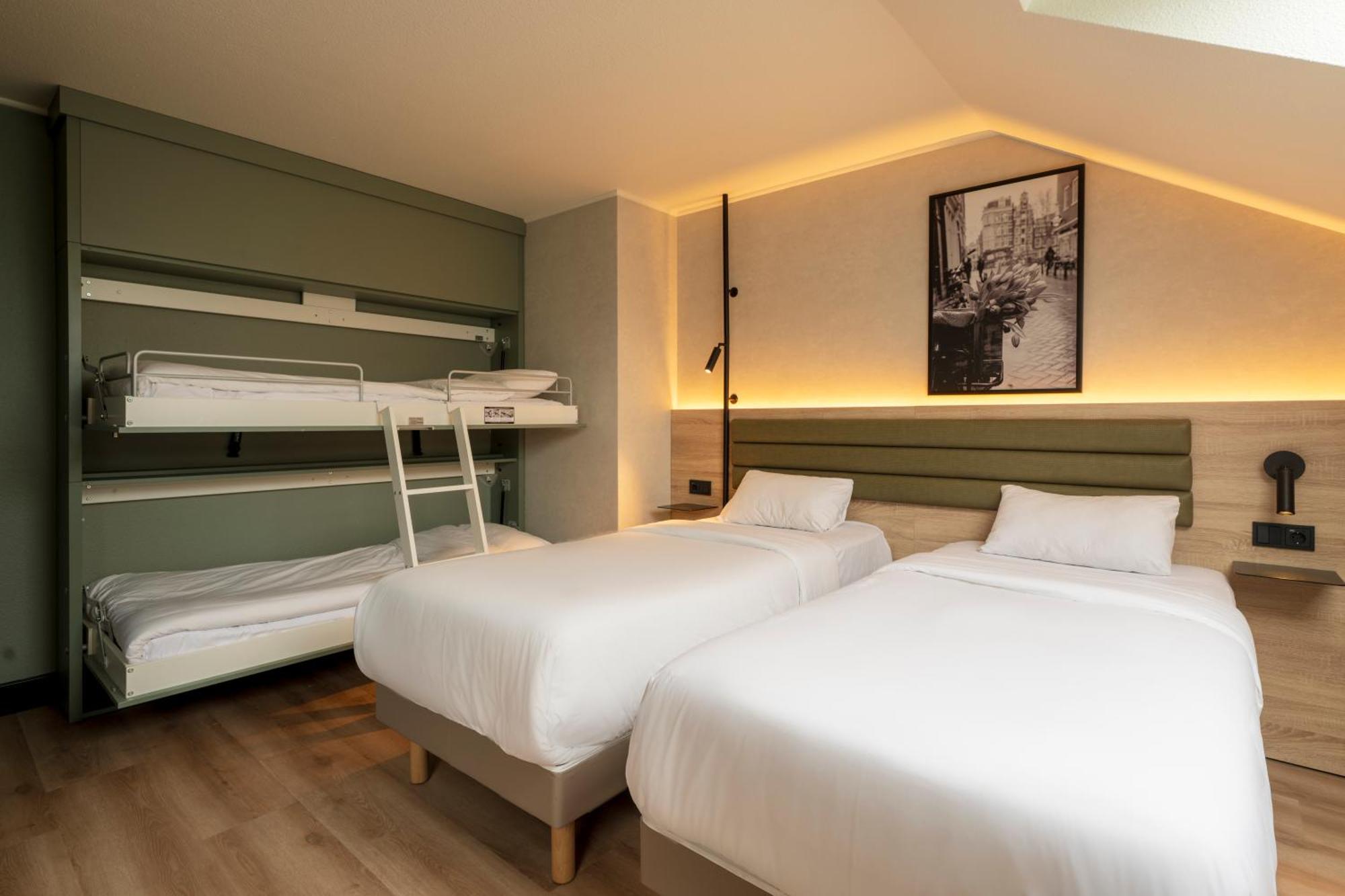 Standard Room 1 Queen Bed 2 Bunk Beds