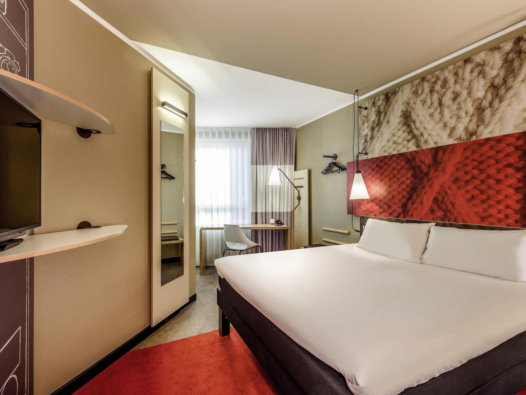 Standard Queen Room