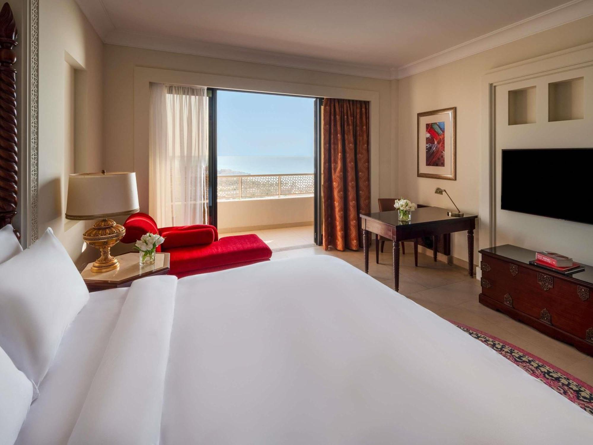 Superior King Room Balcony Garden View