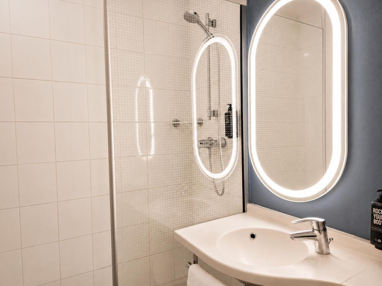 Standaard Kamer met 2 Eenpersoonsbedden en 1 Kinderbed