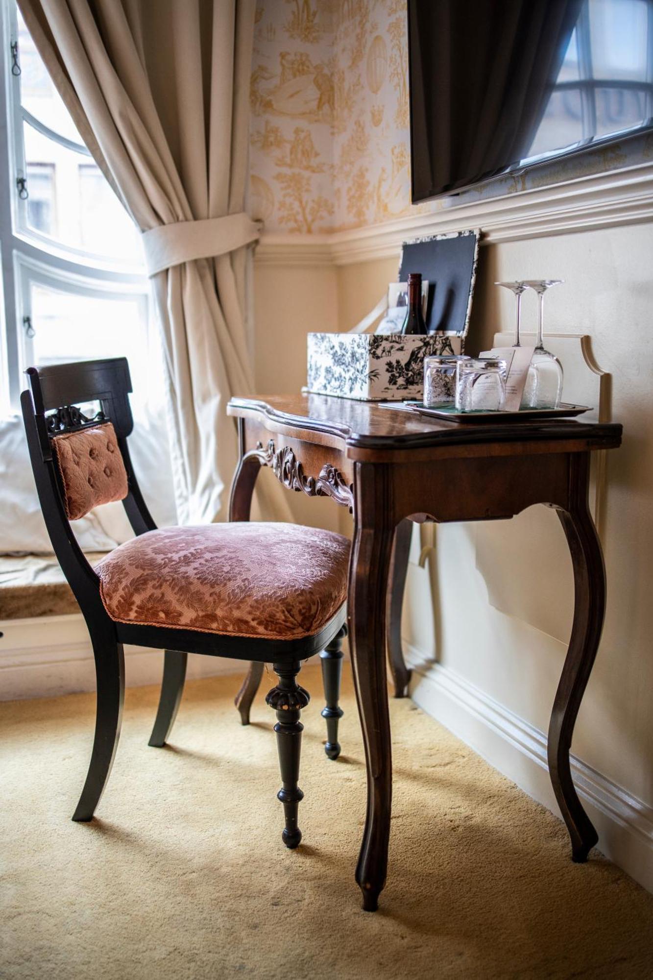 Petite Double Room