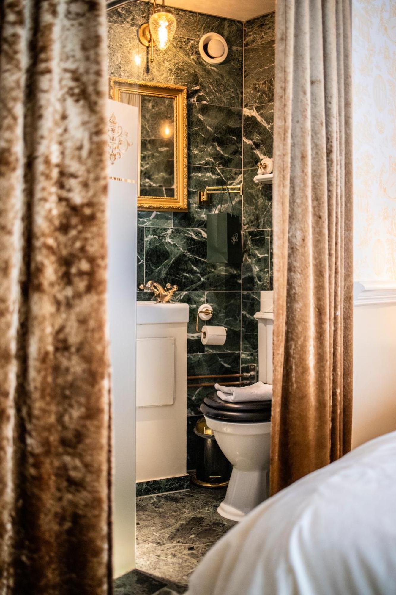 Petite Double Room