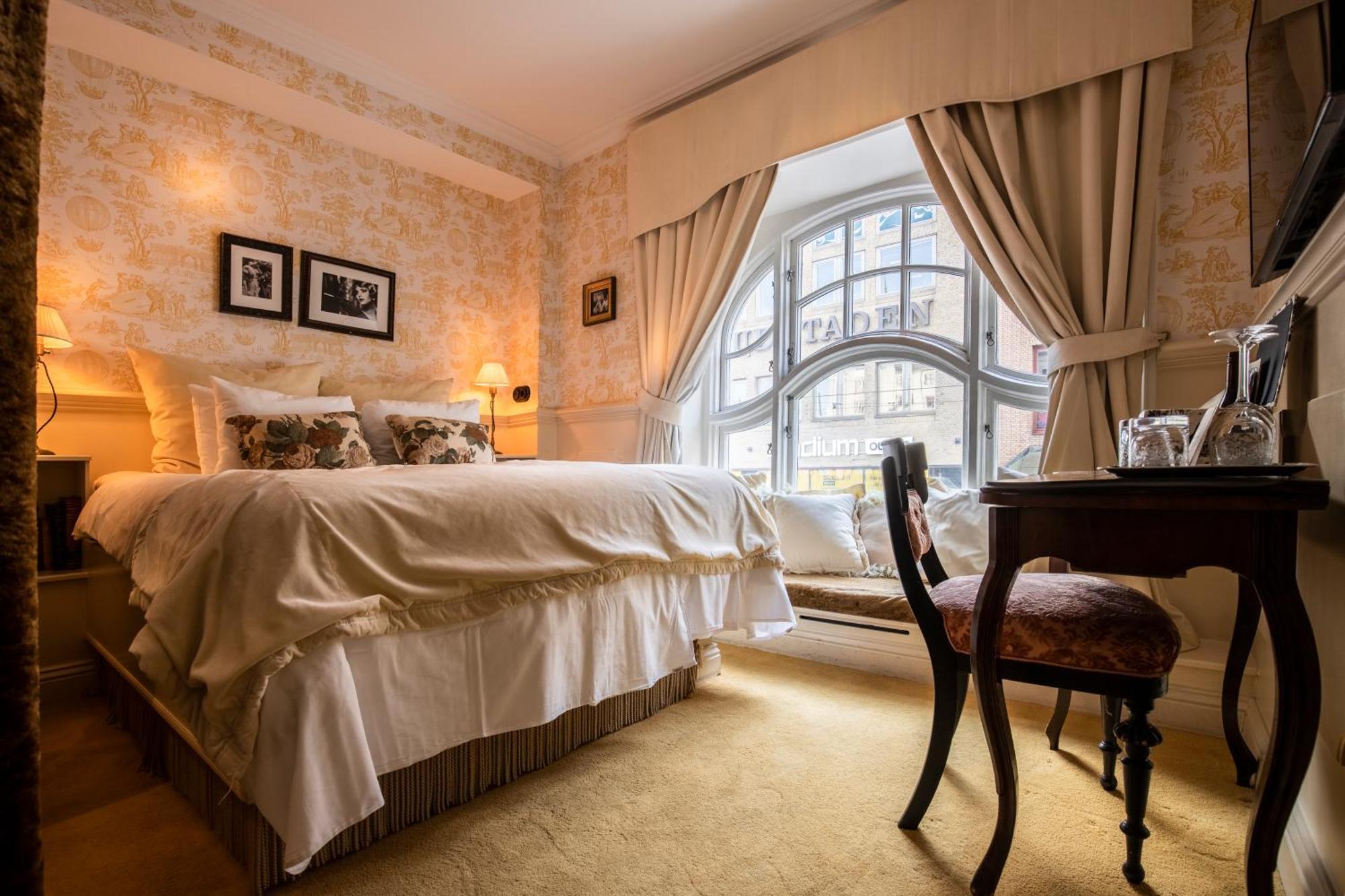 Petite Double Room