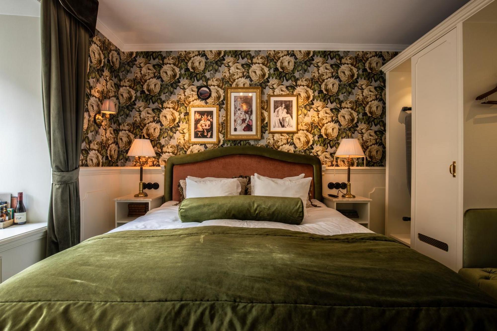 Petite Plus Double Room