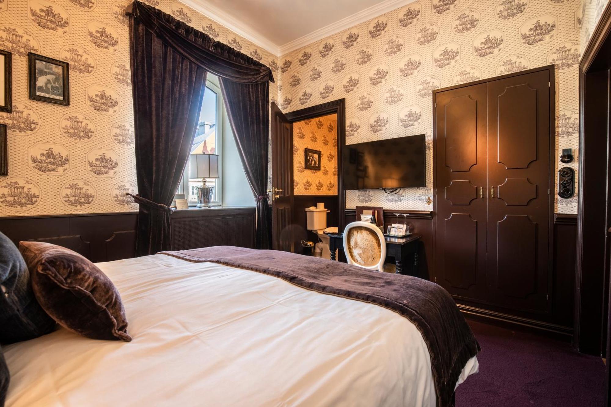 Petite Plus Double Room