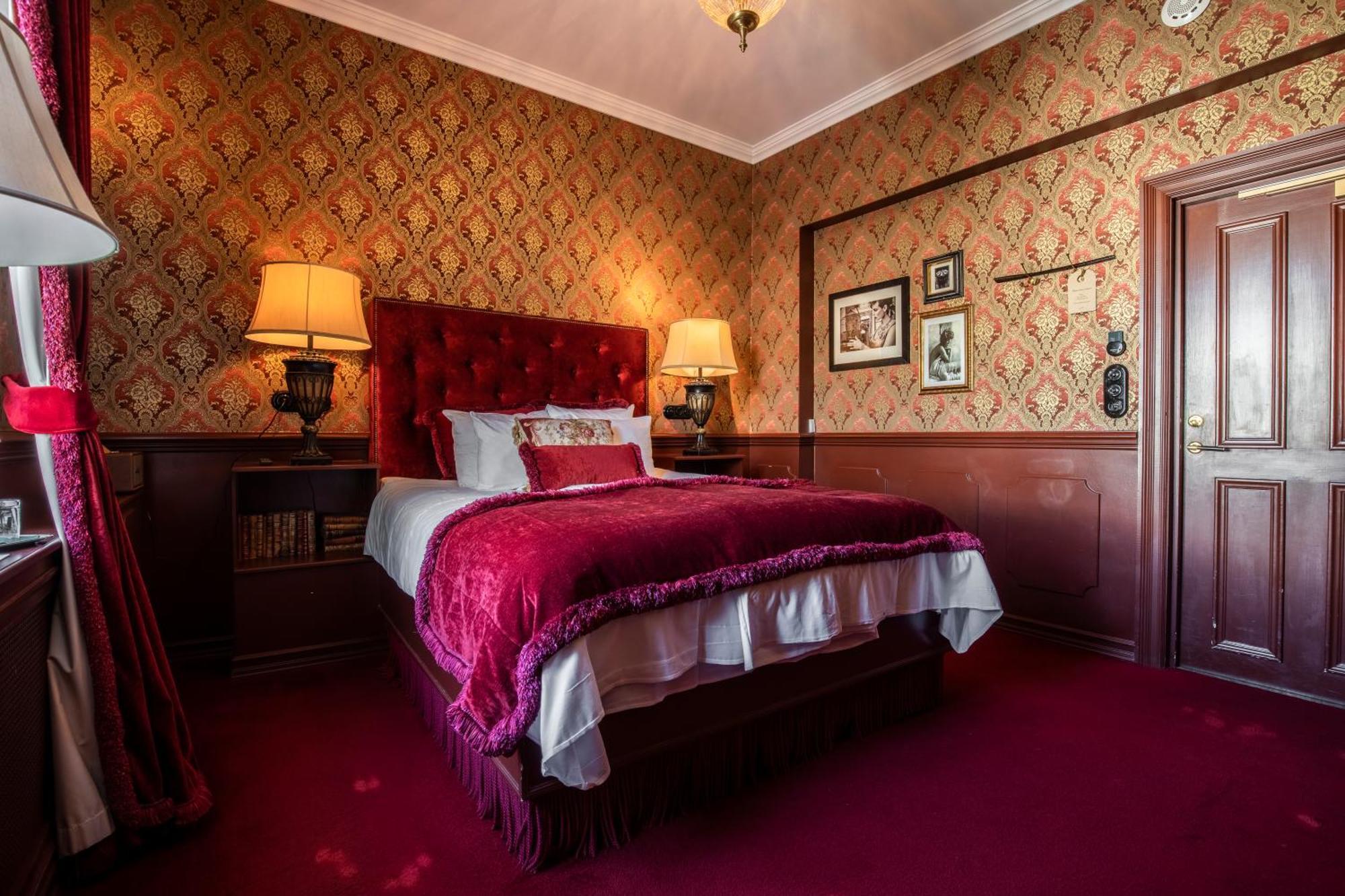 Petite Plus Double Room