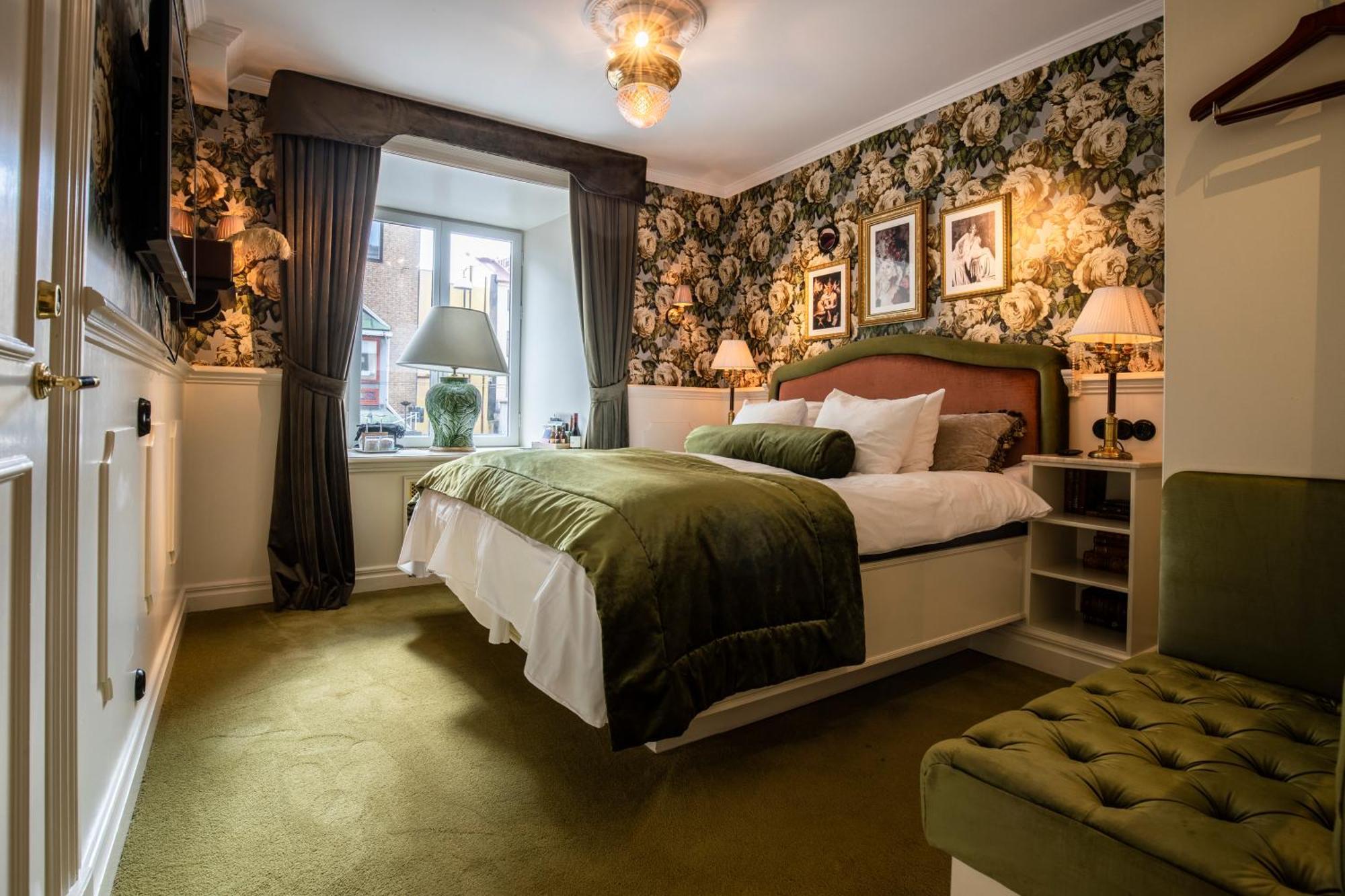 Petite Plus Double Room