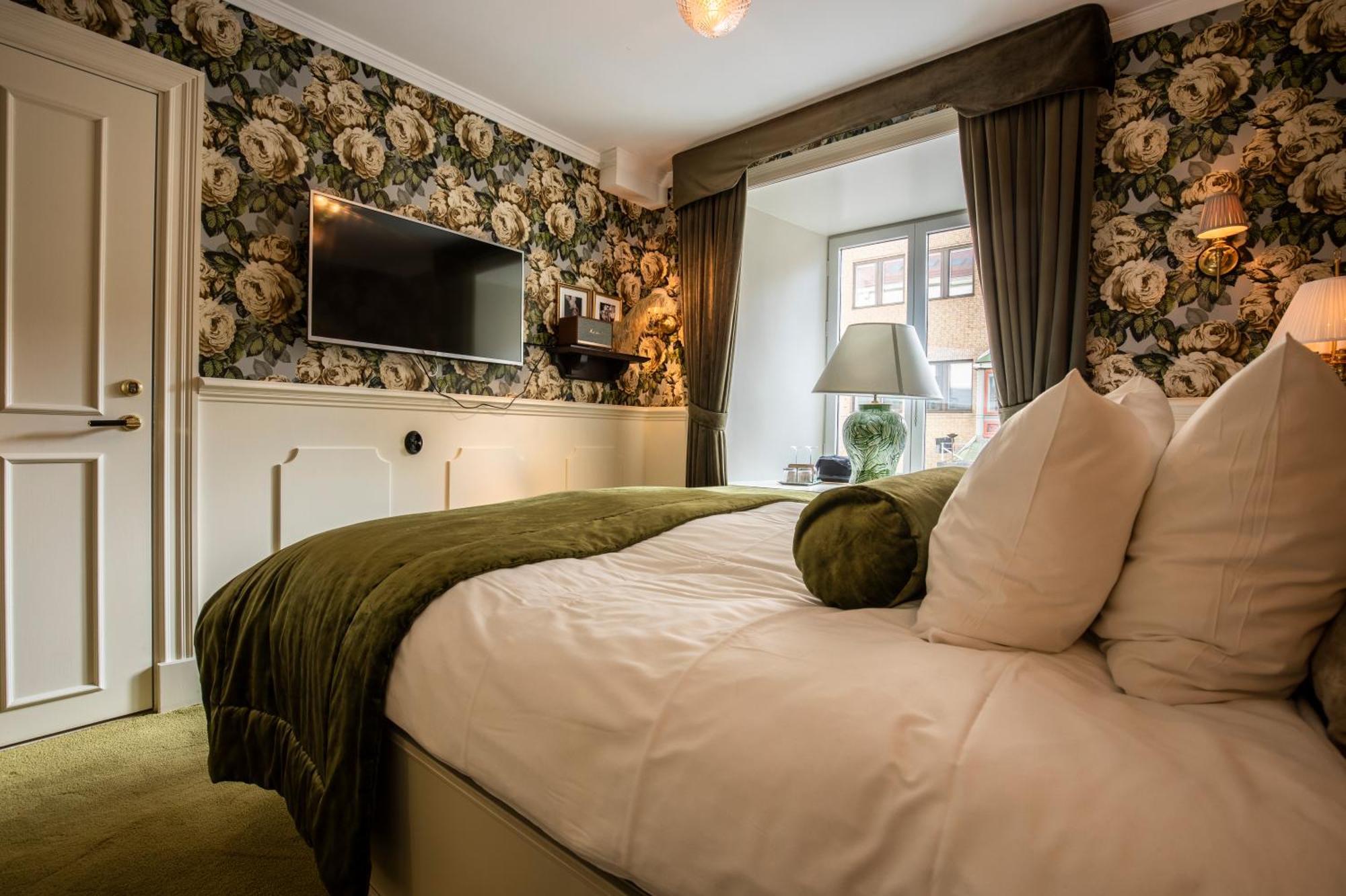 Petite Plus Double Room