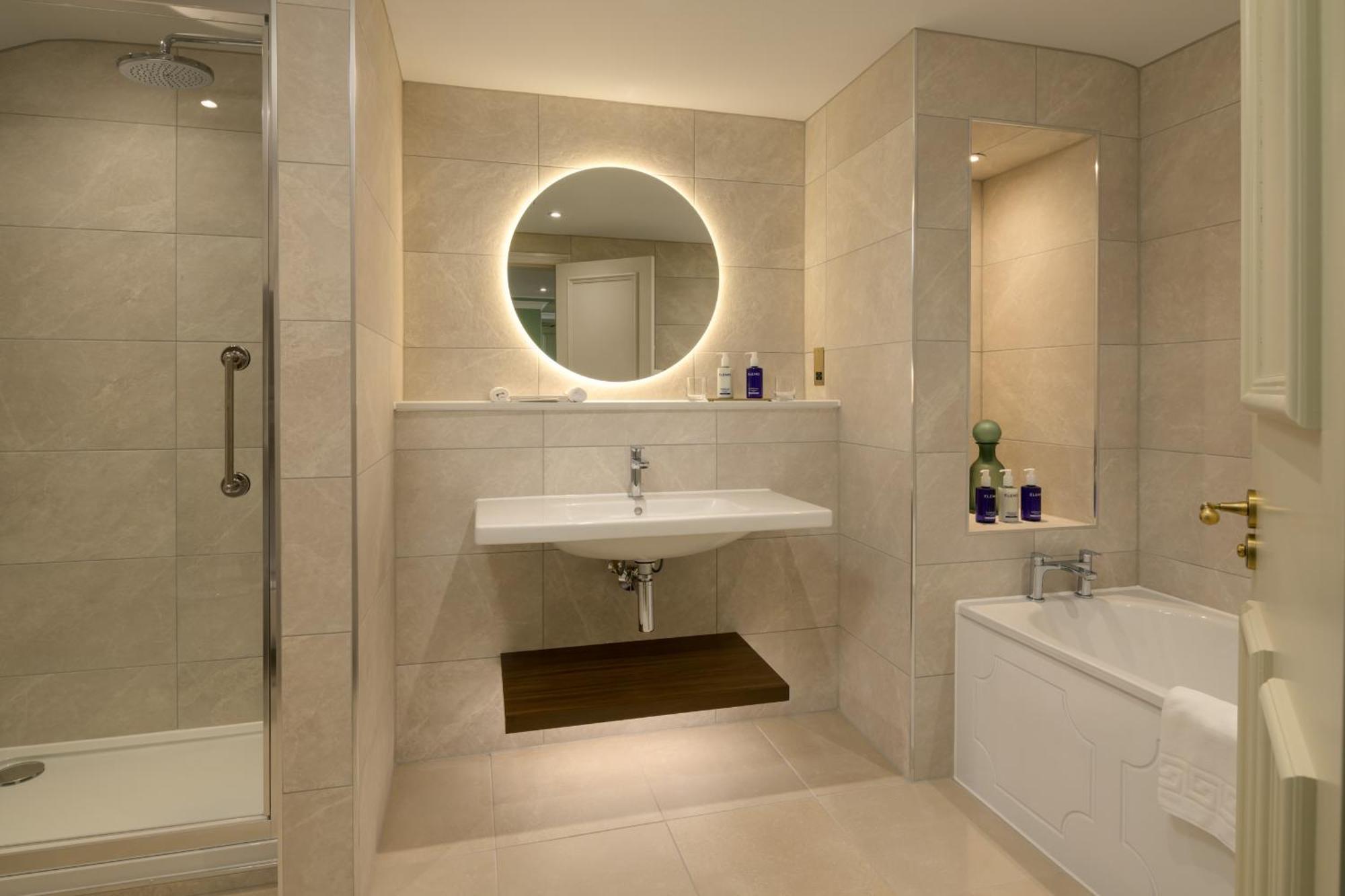 Deluxe Family Suite