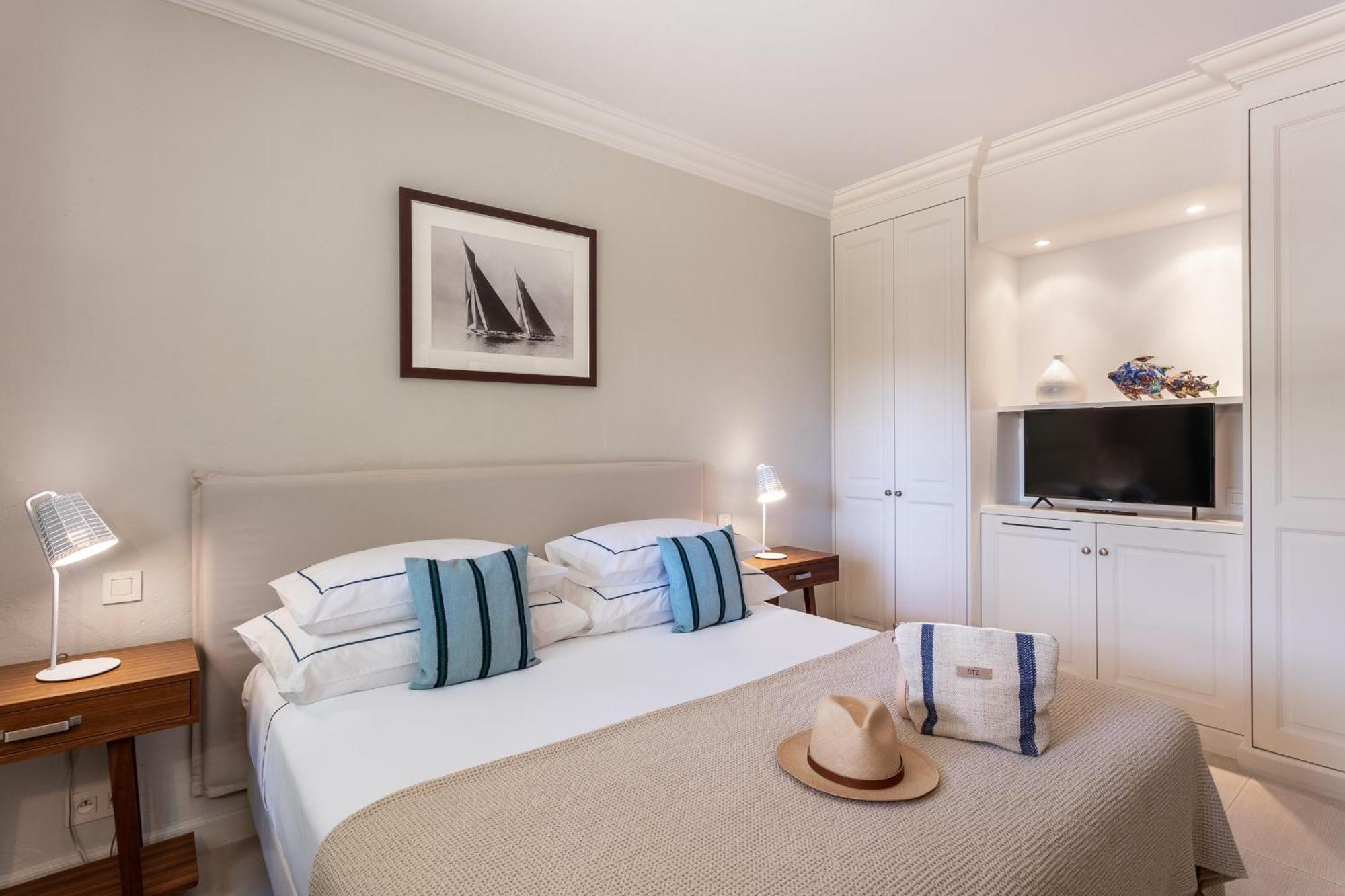 Triple room with parking view, free access to the spa and private beach