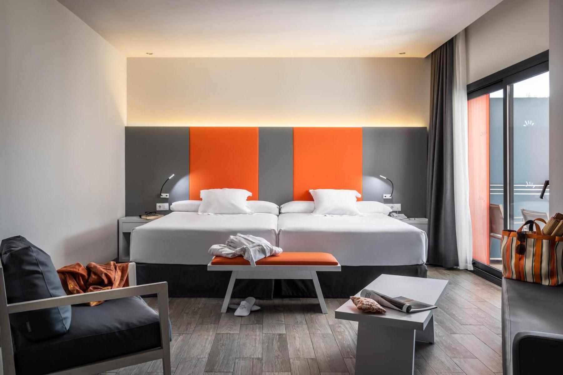 Standard Junior Suite (2 Adults + 2 Children)