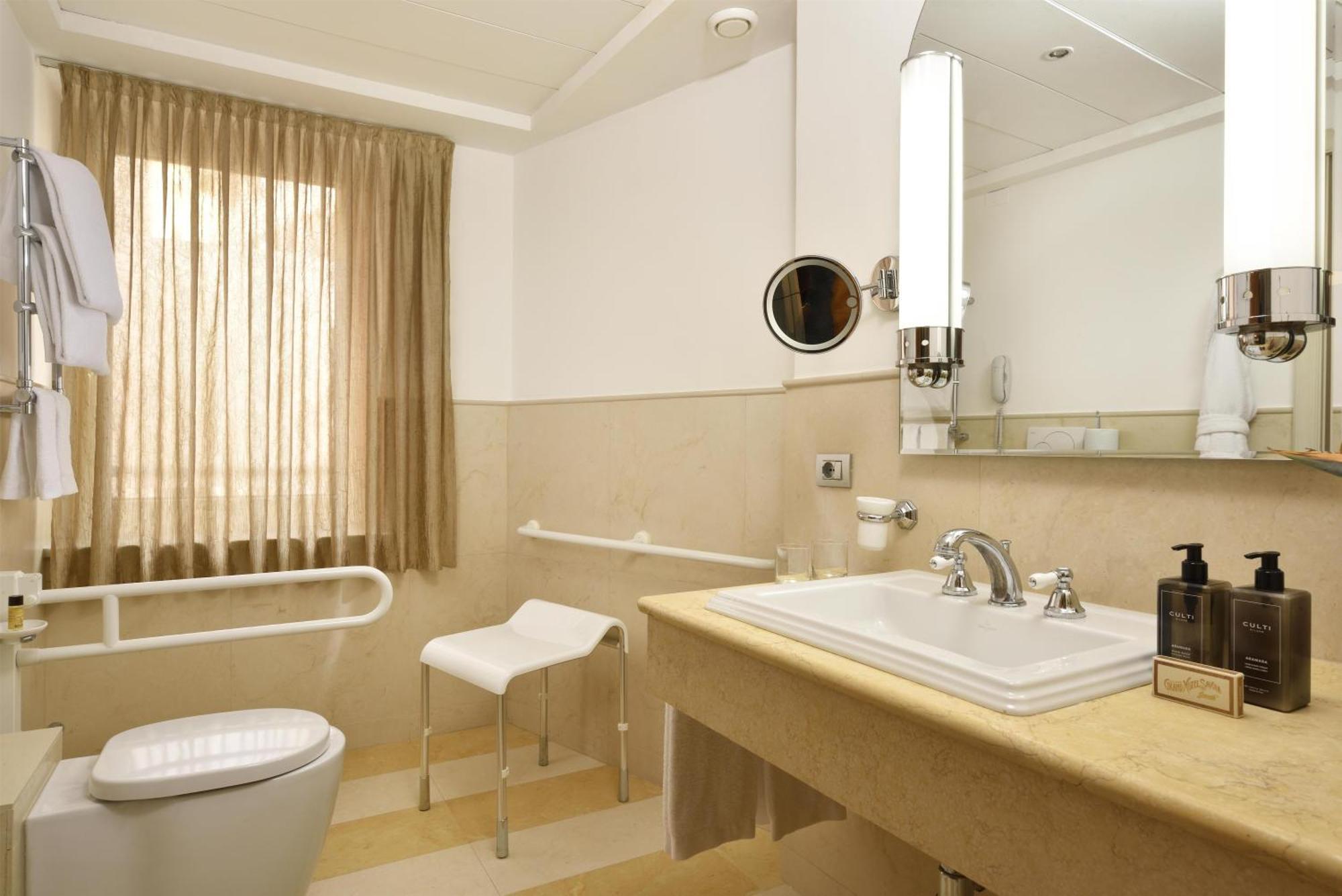 Quarto com 2 Camas de Casal - Acessível para Hóspedes com Mobilidade Reduzida