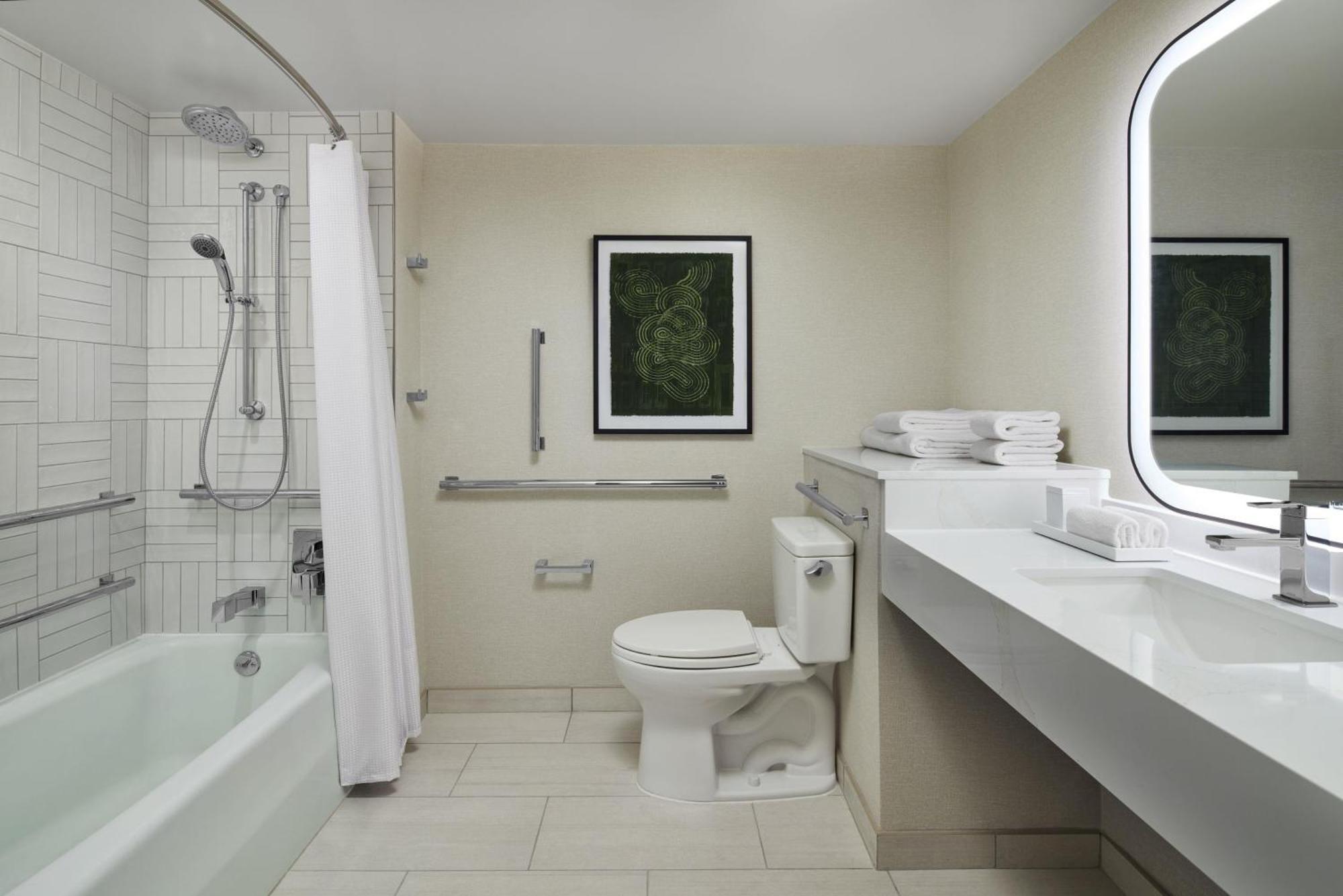 Double Room Two Double Beds Accessible Tub