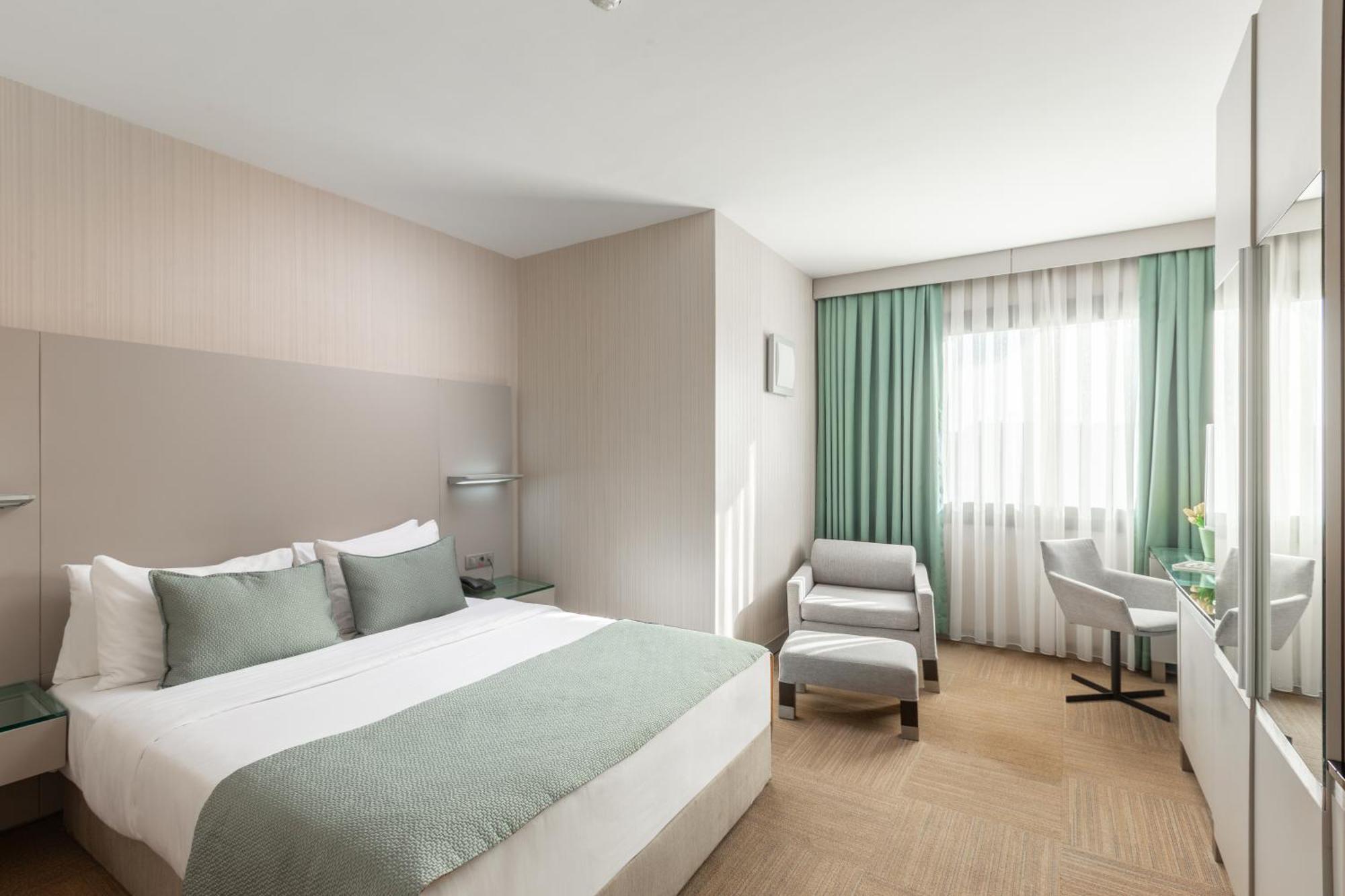 Deluxe Double or Twin Room