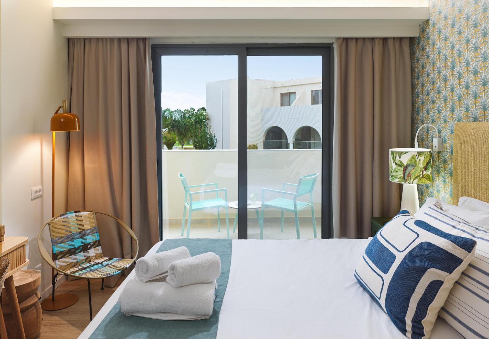 Deluxe Double or Twin Room Pool View