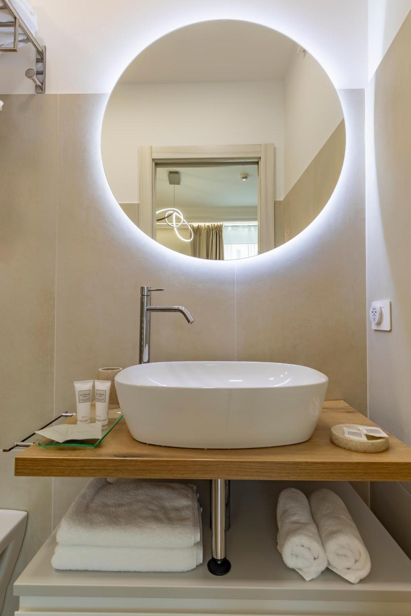 Deluxe Double or Twin Room City View
