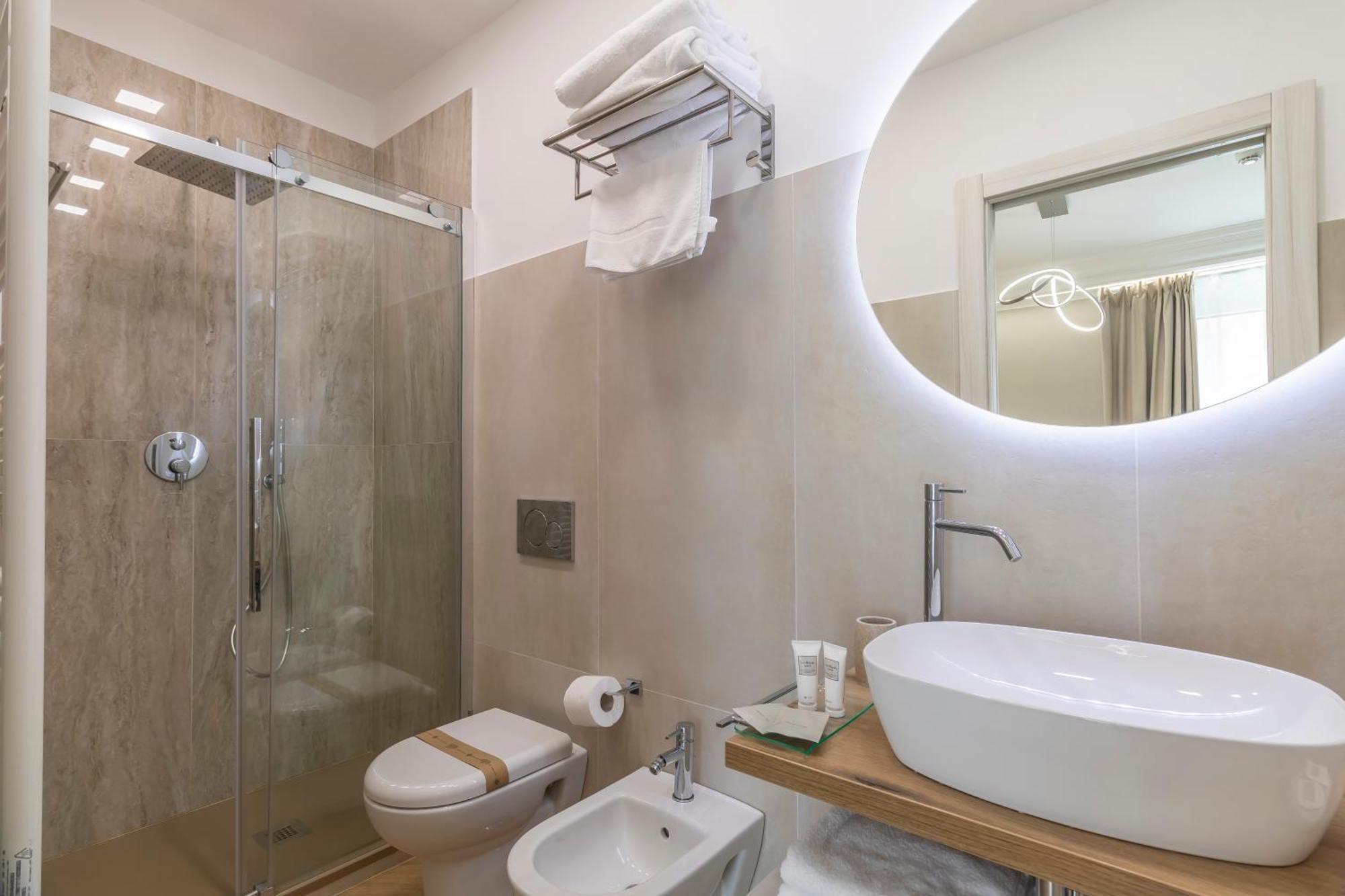 Deluxe Double or Twin Room City View