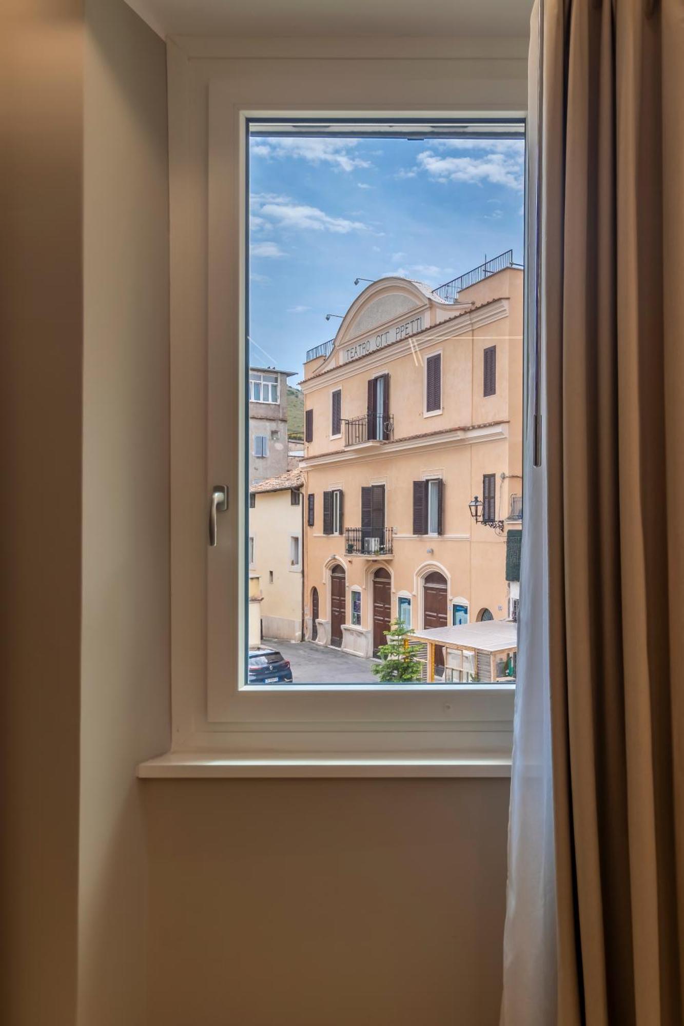 Deluxe Double or Twin Room City View