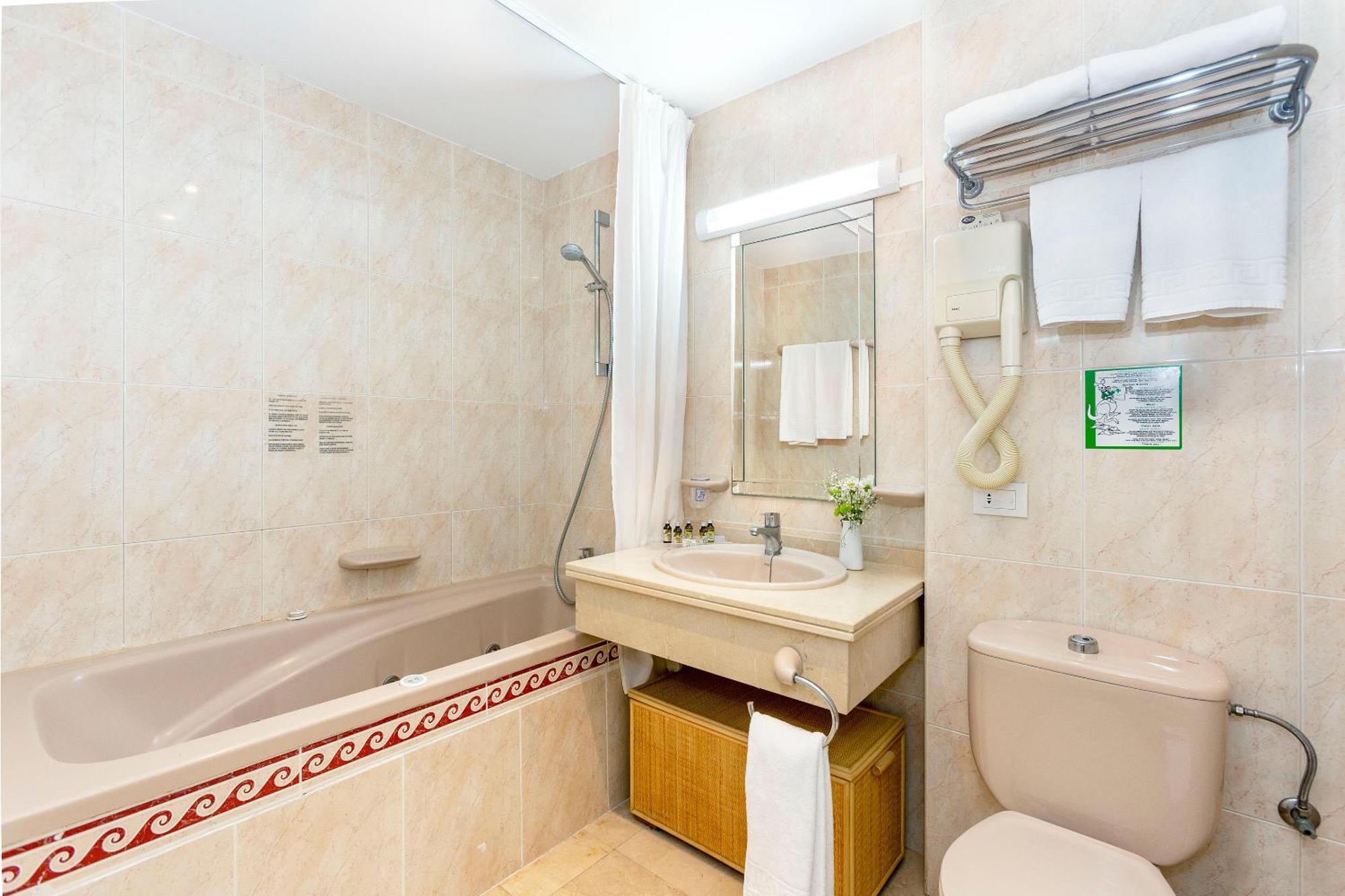 Superior One-Bedroom Apartment