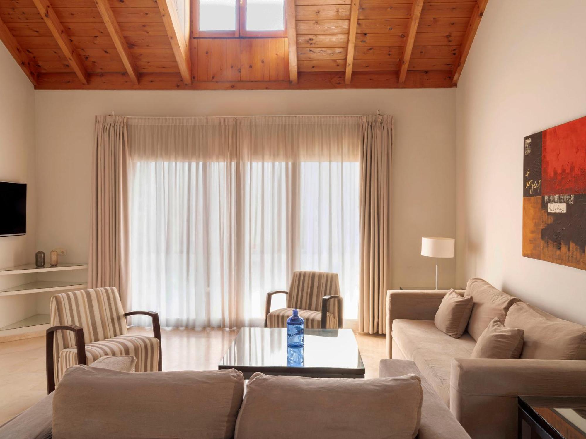 Superior Three-Bedroom Apartment