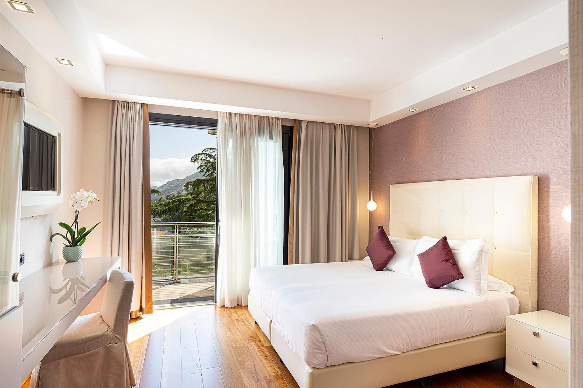 Deluxe Double Room Partial Sea View