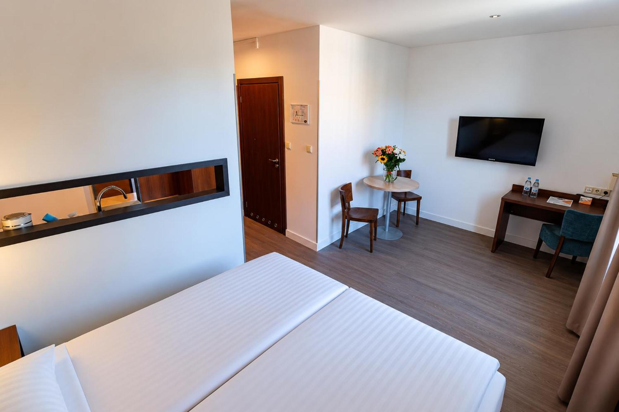 Deluxe Double Room Kichenette
