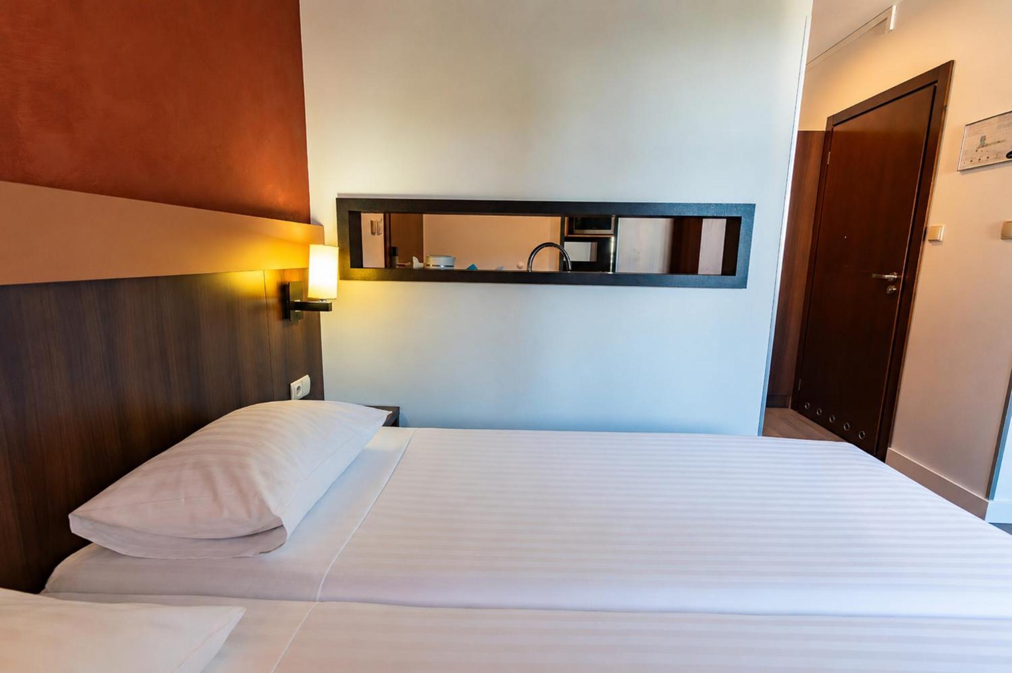 Deluxe Double Room Kichenette