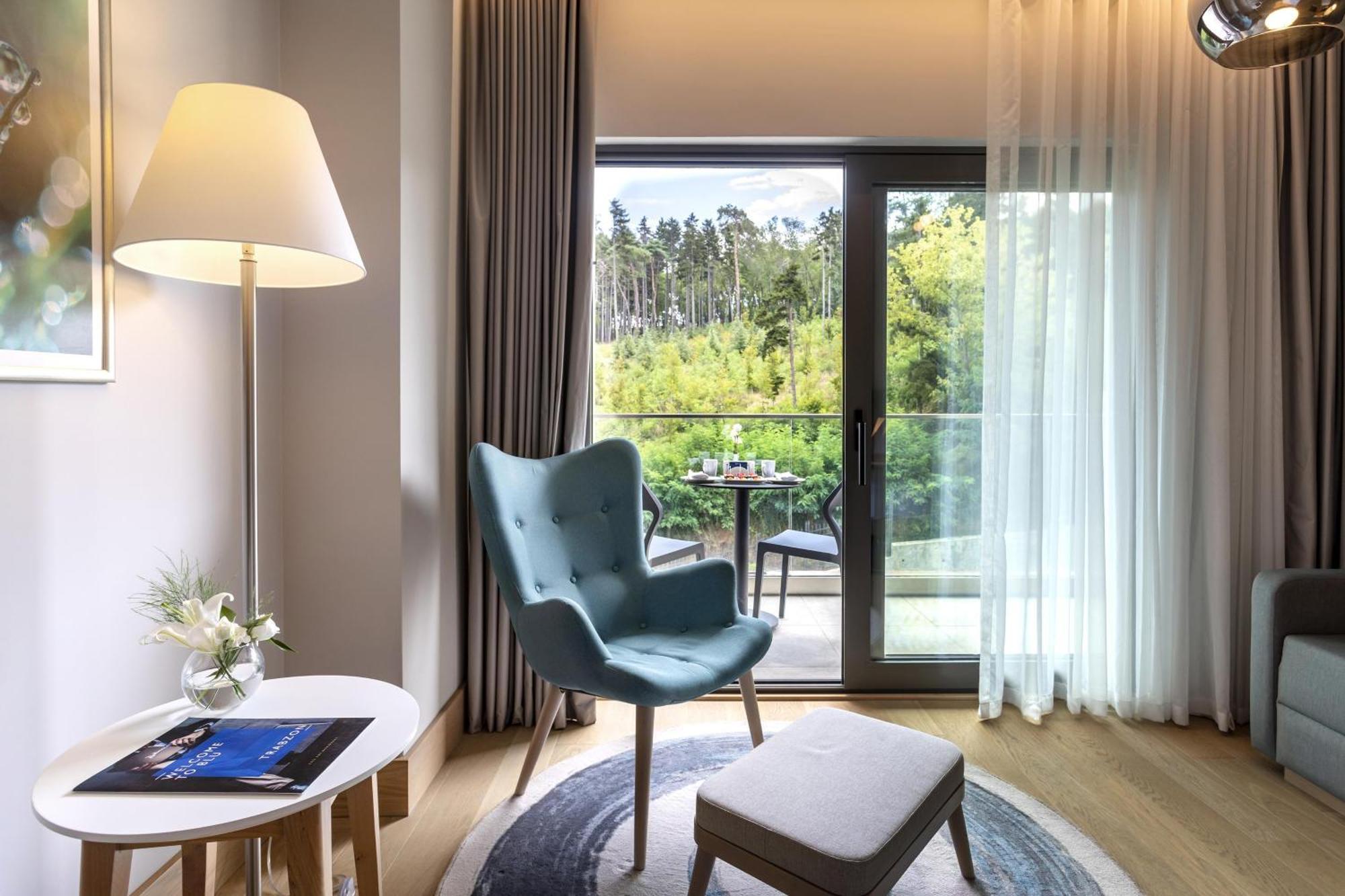 Double or Twin Room Mountain View Balcony
